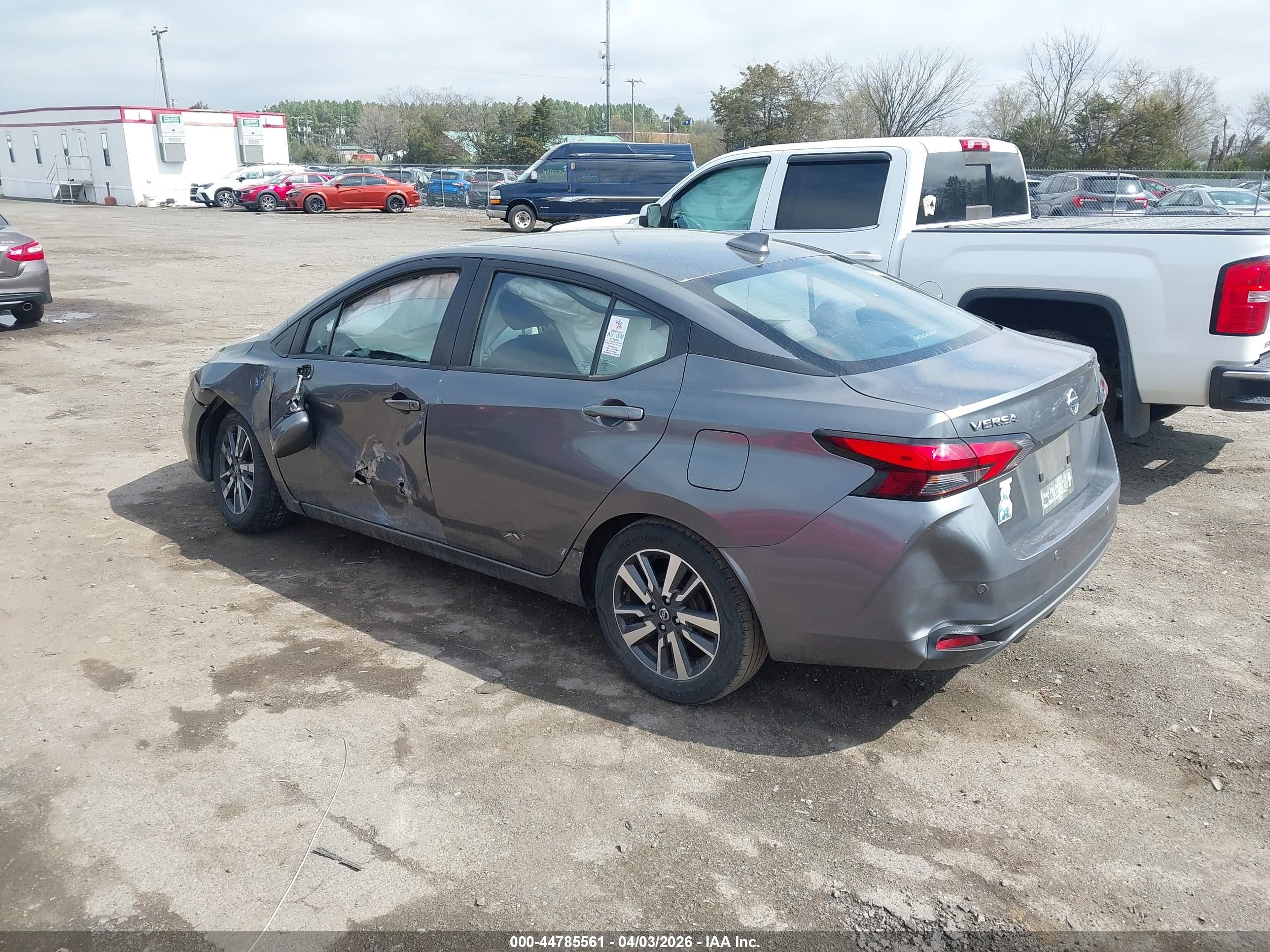 NISSAN VERSA image 3