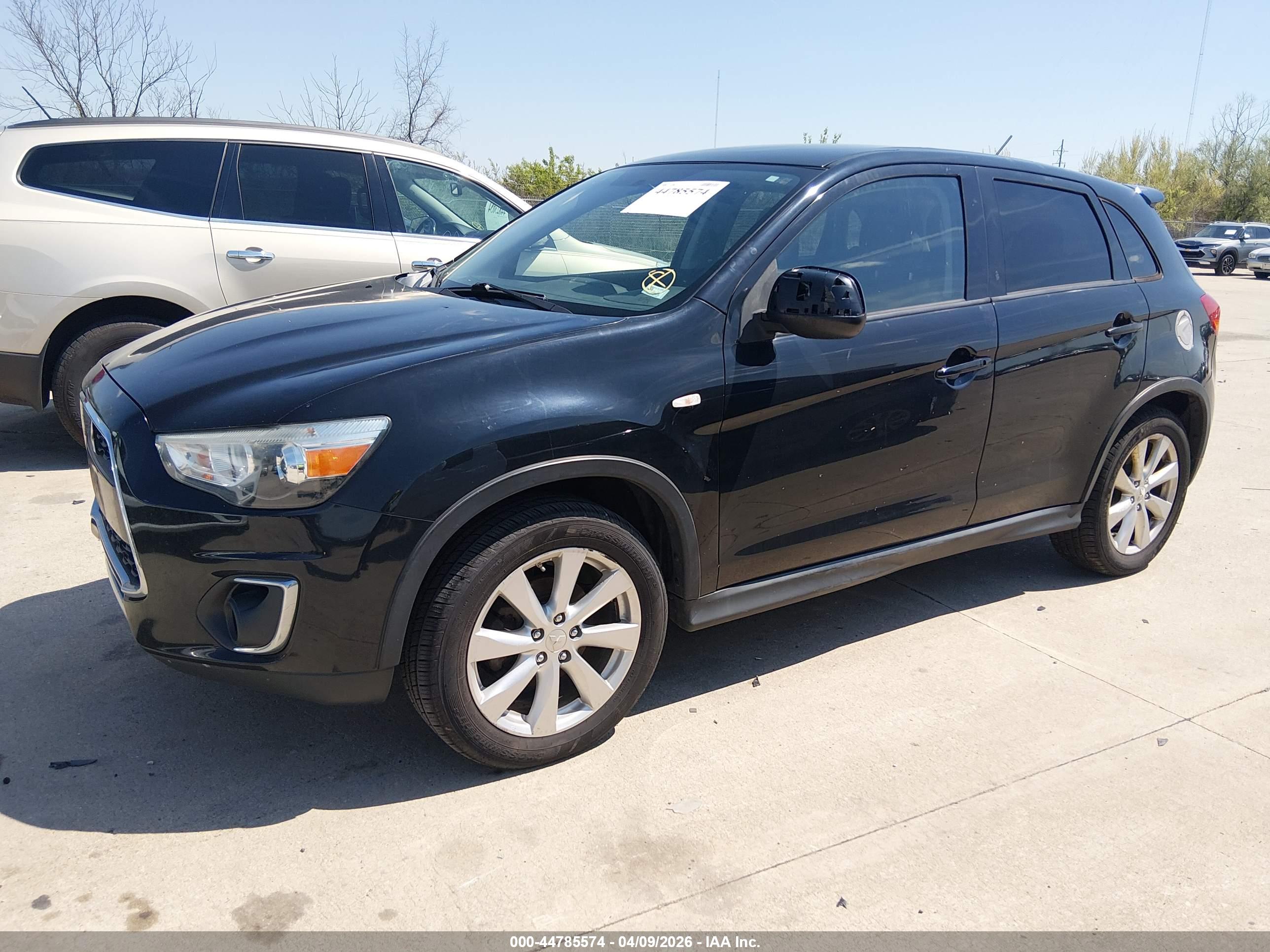 MITSUBISHI OUTLANDER image 2