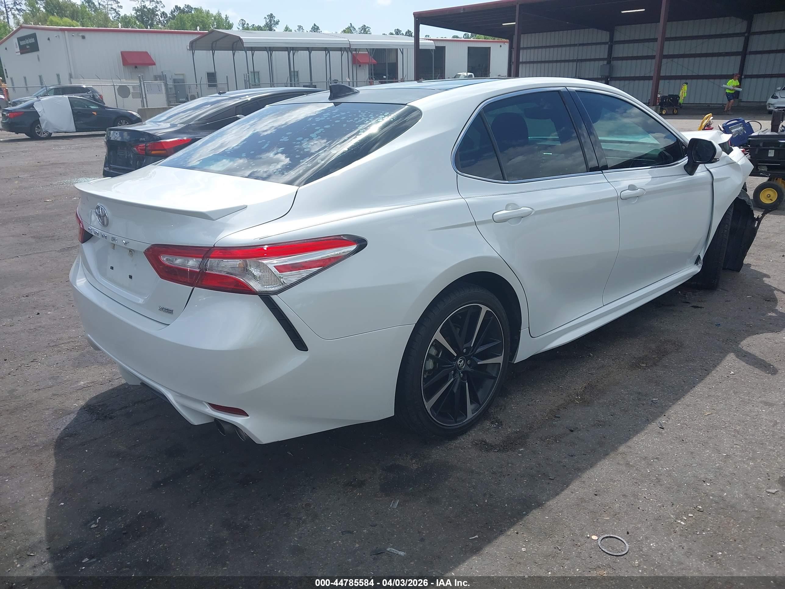 TOYOTA CAMRY image 4