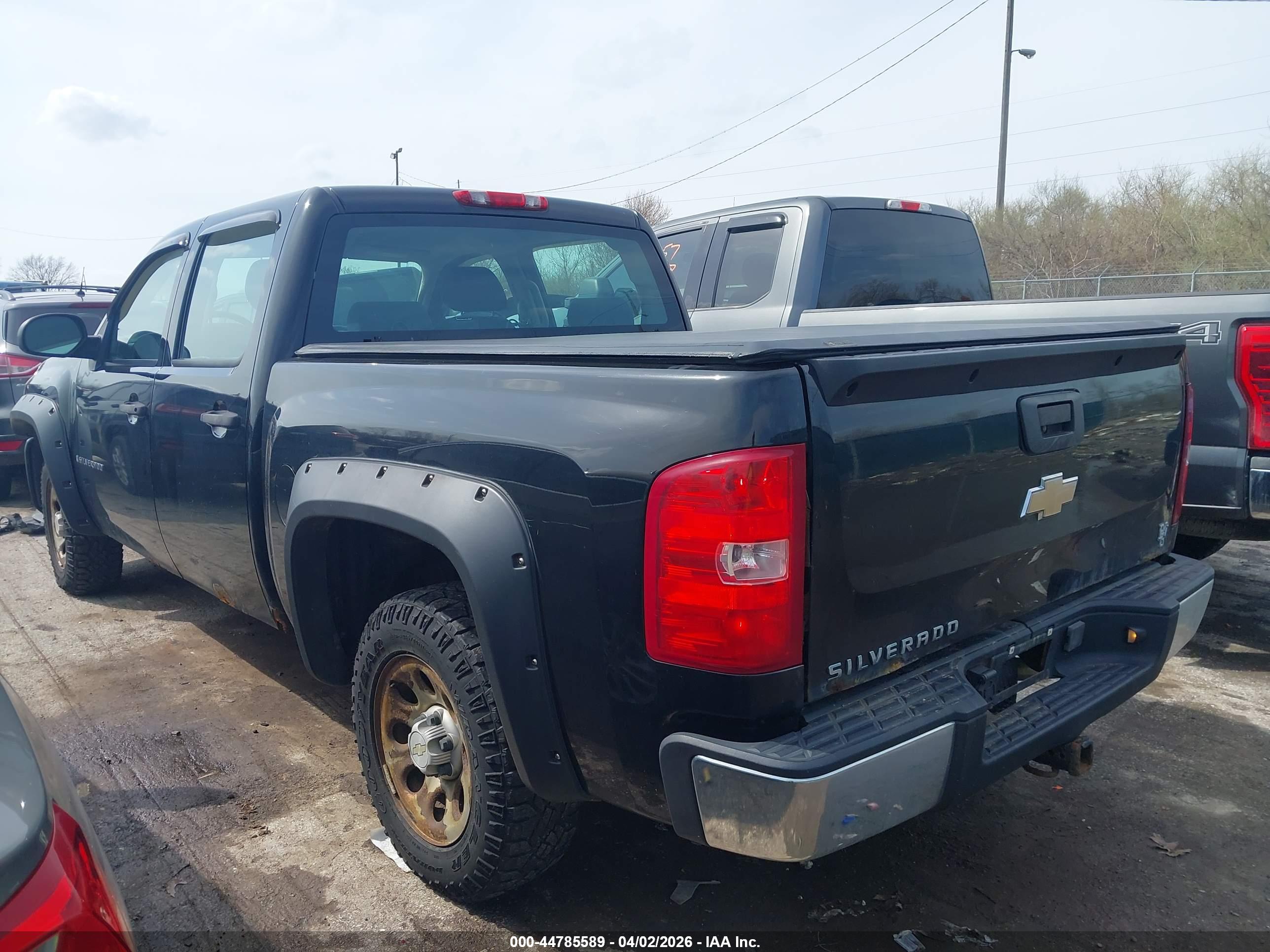 CHEVROLET SILVERADO image 3