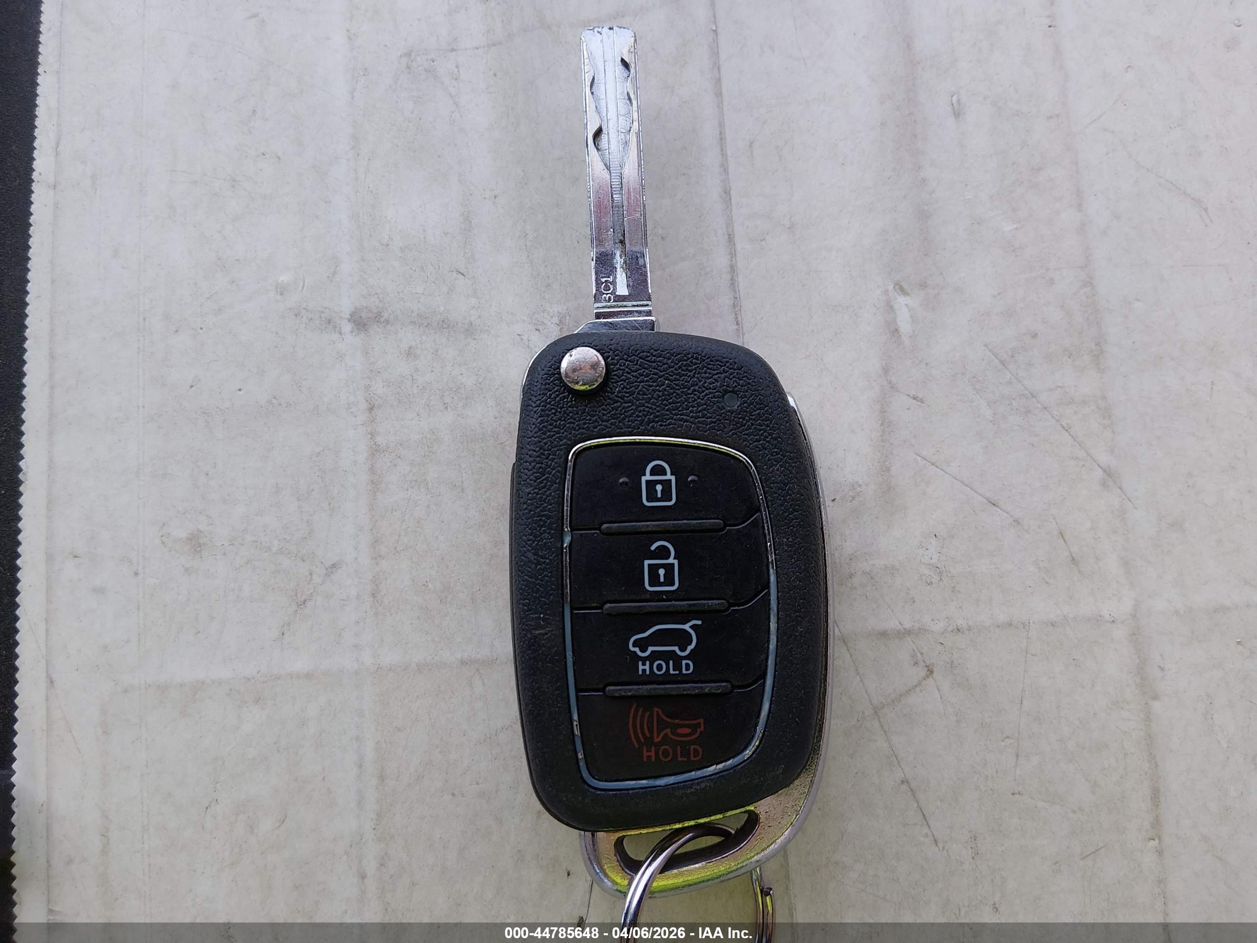 HYUNDAI TUCSON image 11