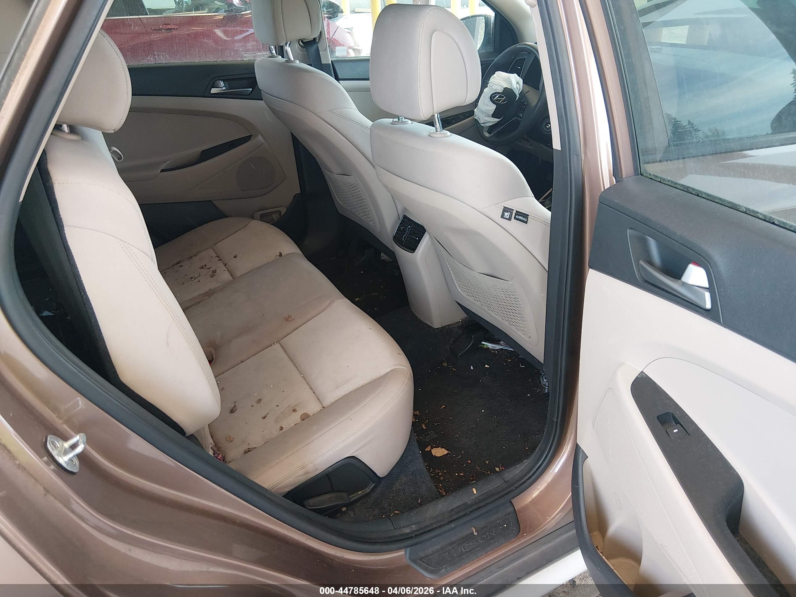 HYUNDAI TUCSON image 8