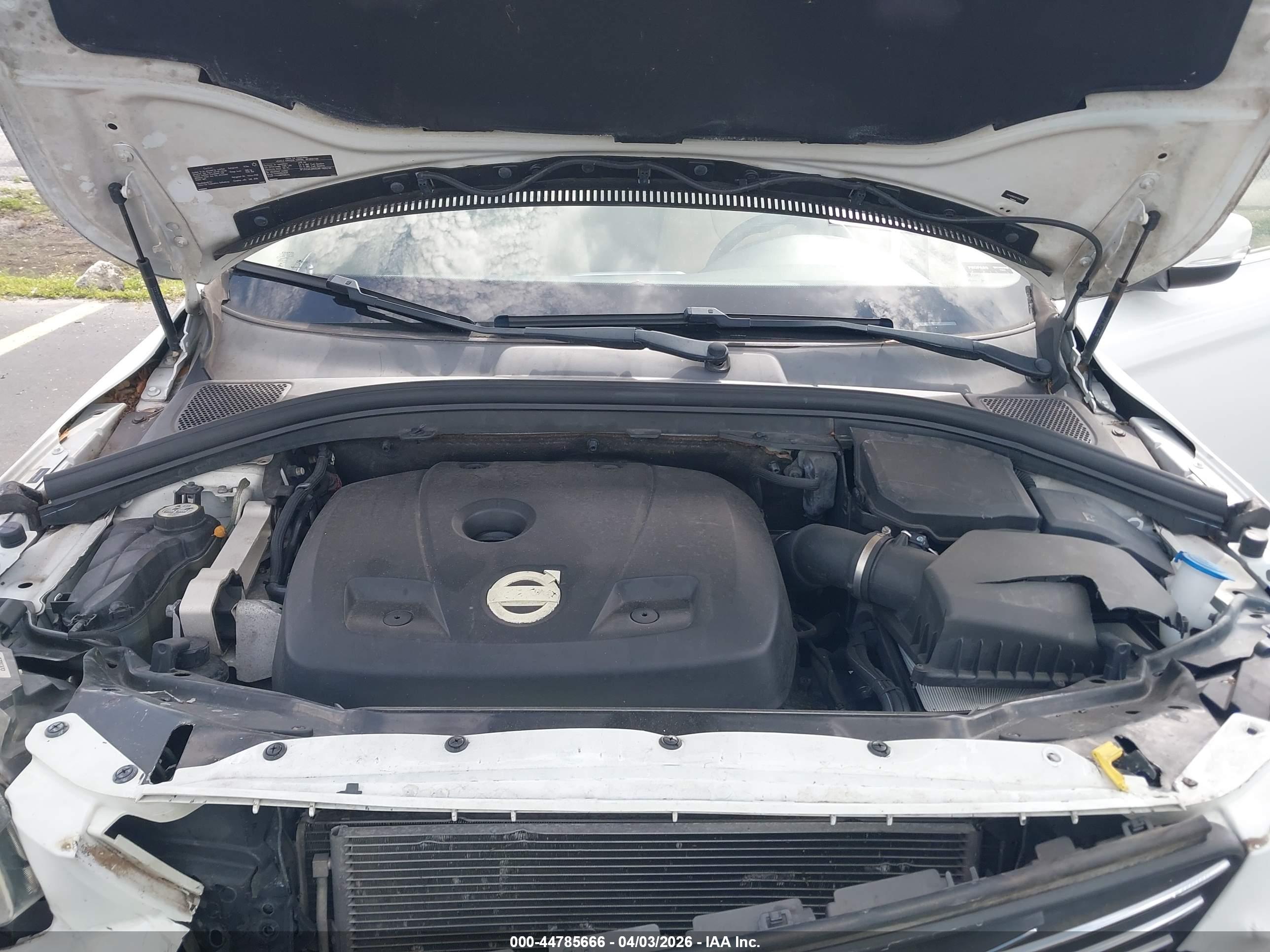 VOLVO XC60 image 10
