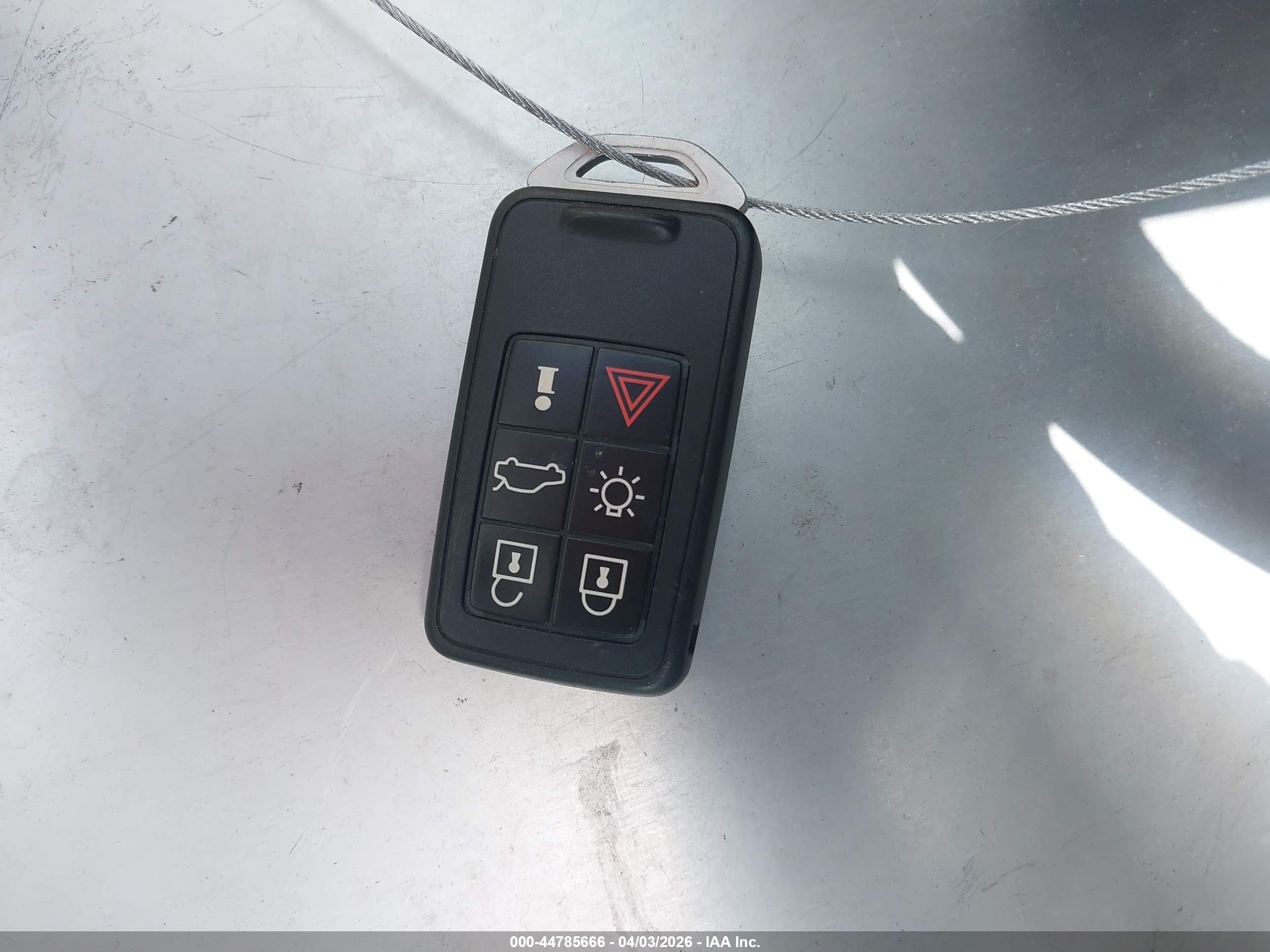 VOLVO XC60 image 11