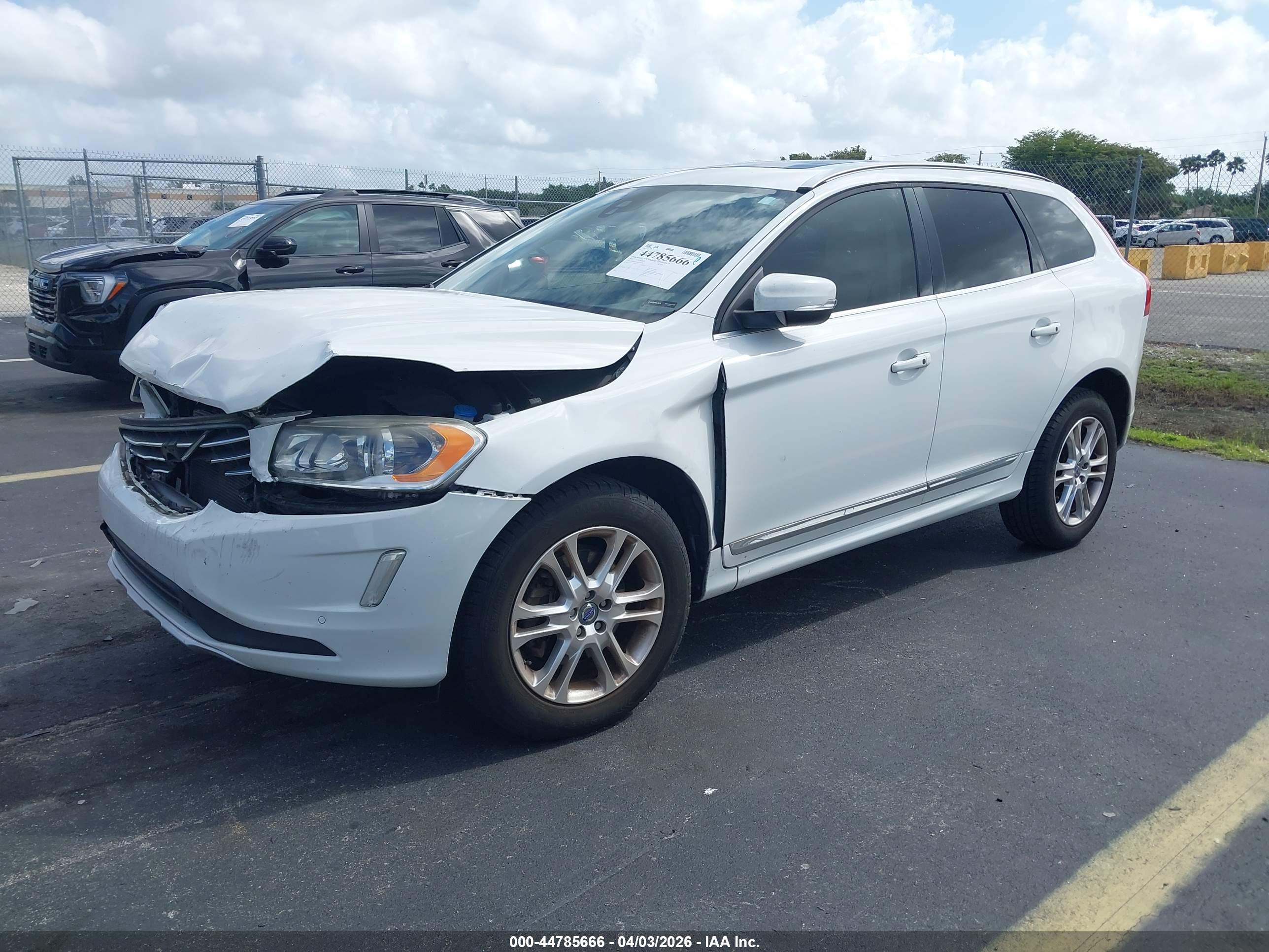 VOLVO XC60 image 2