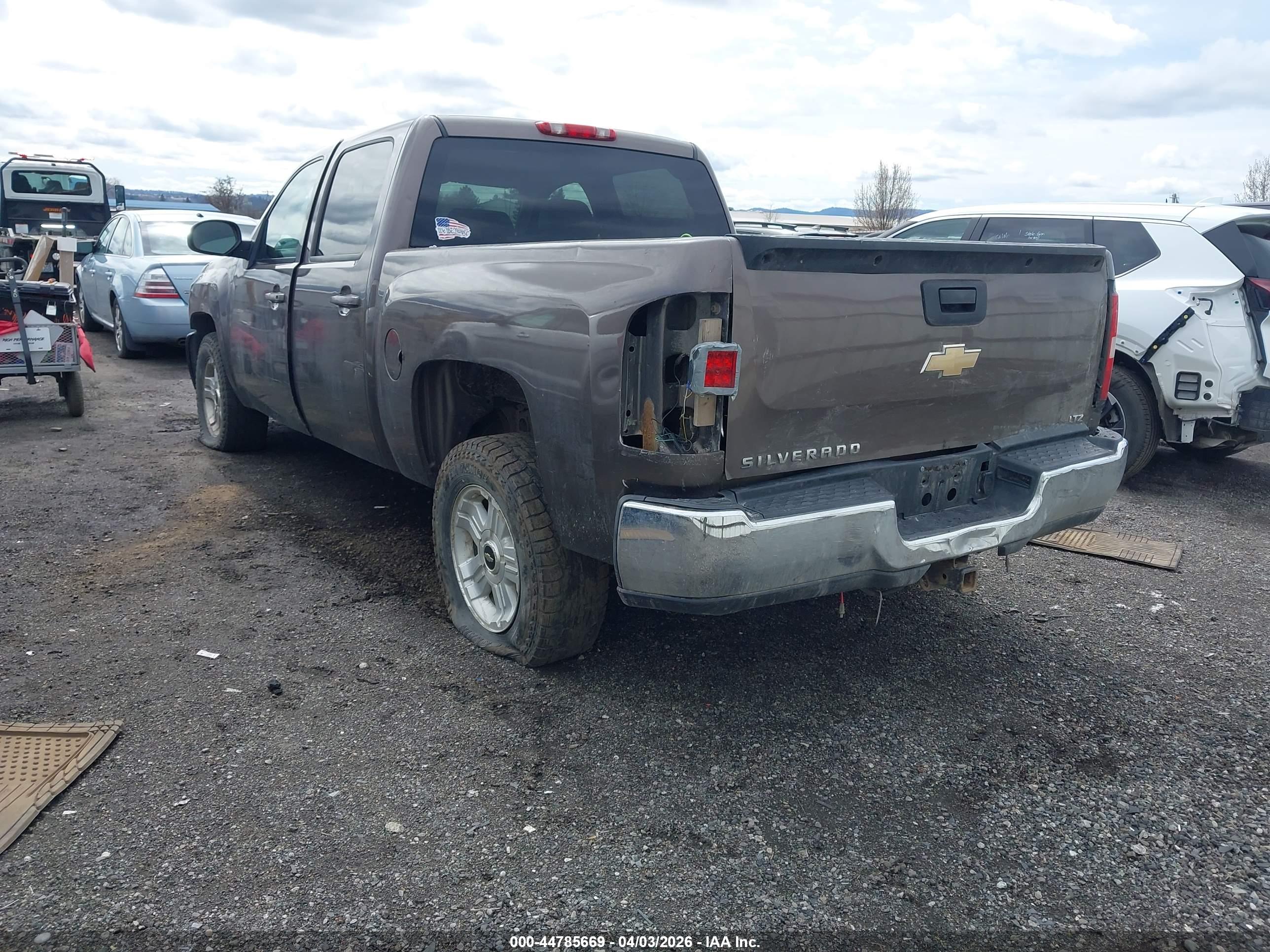 CHEVROLET SILVERADO image 3