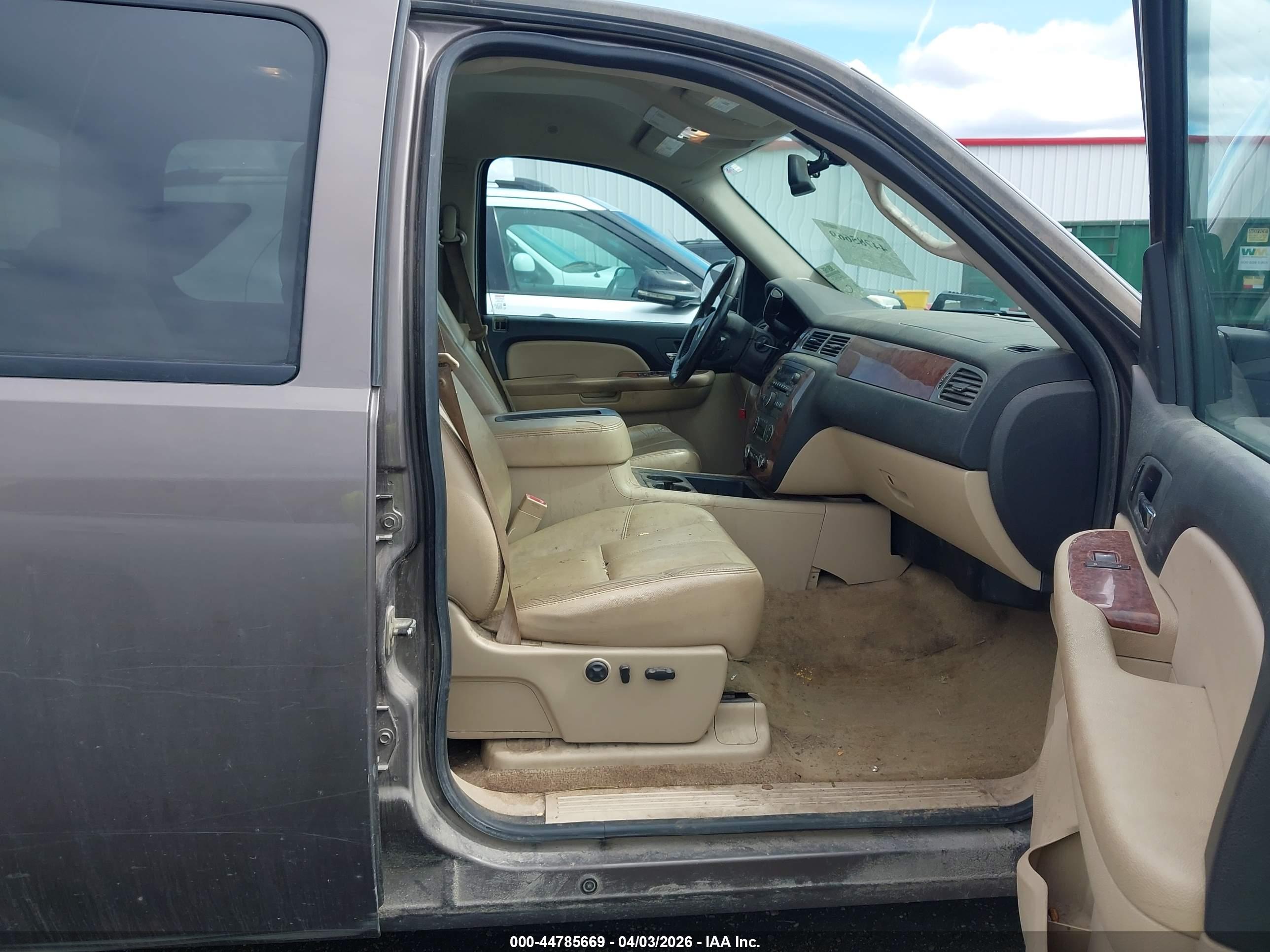 CHEVROLET SILVERADO image 5