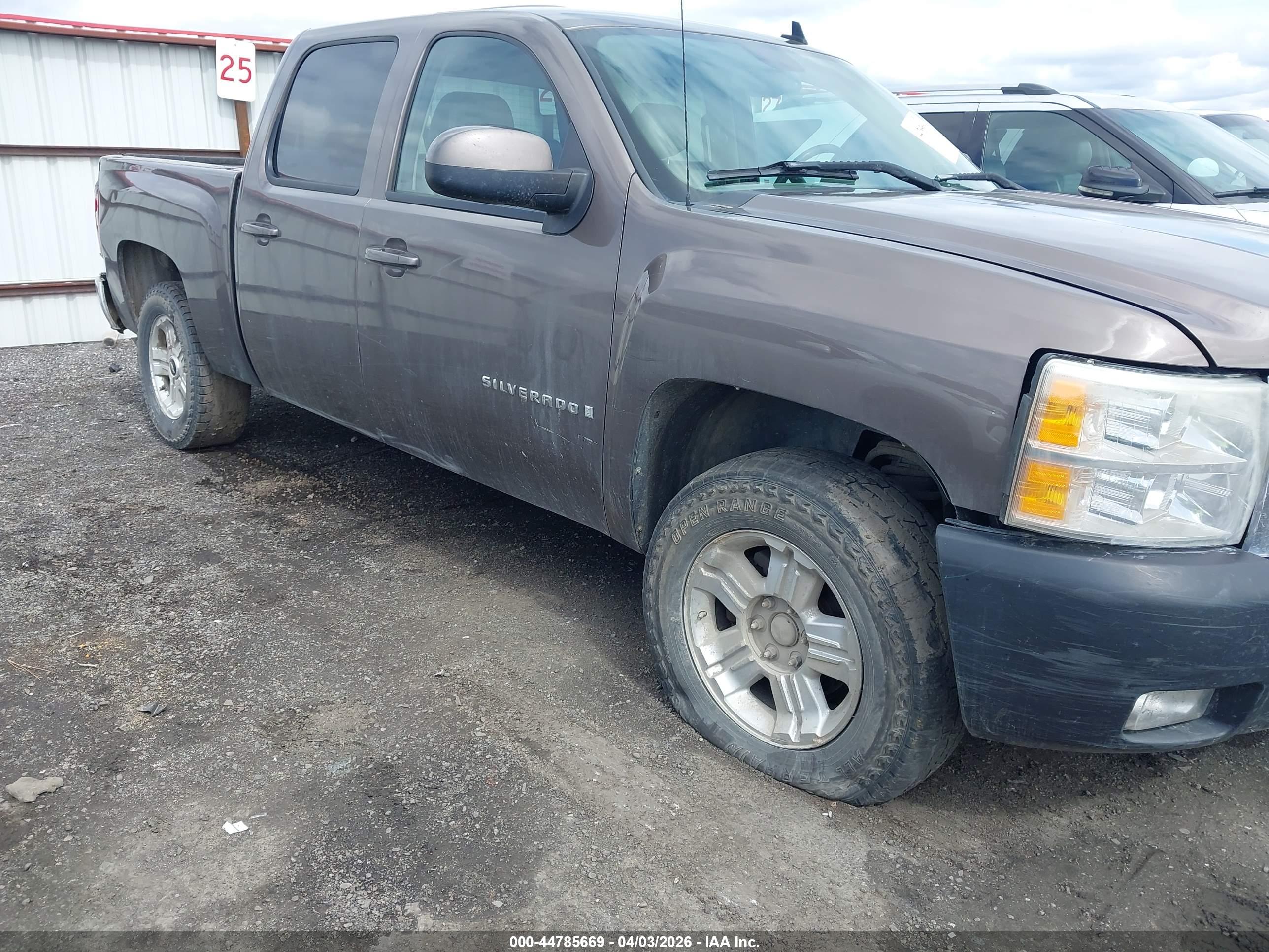 CHEVROLET SILVERADO image 6