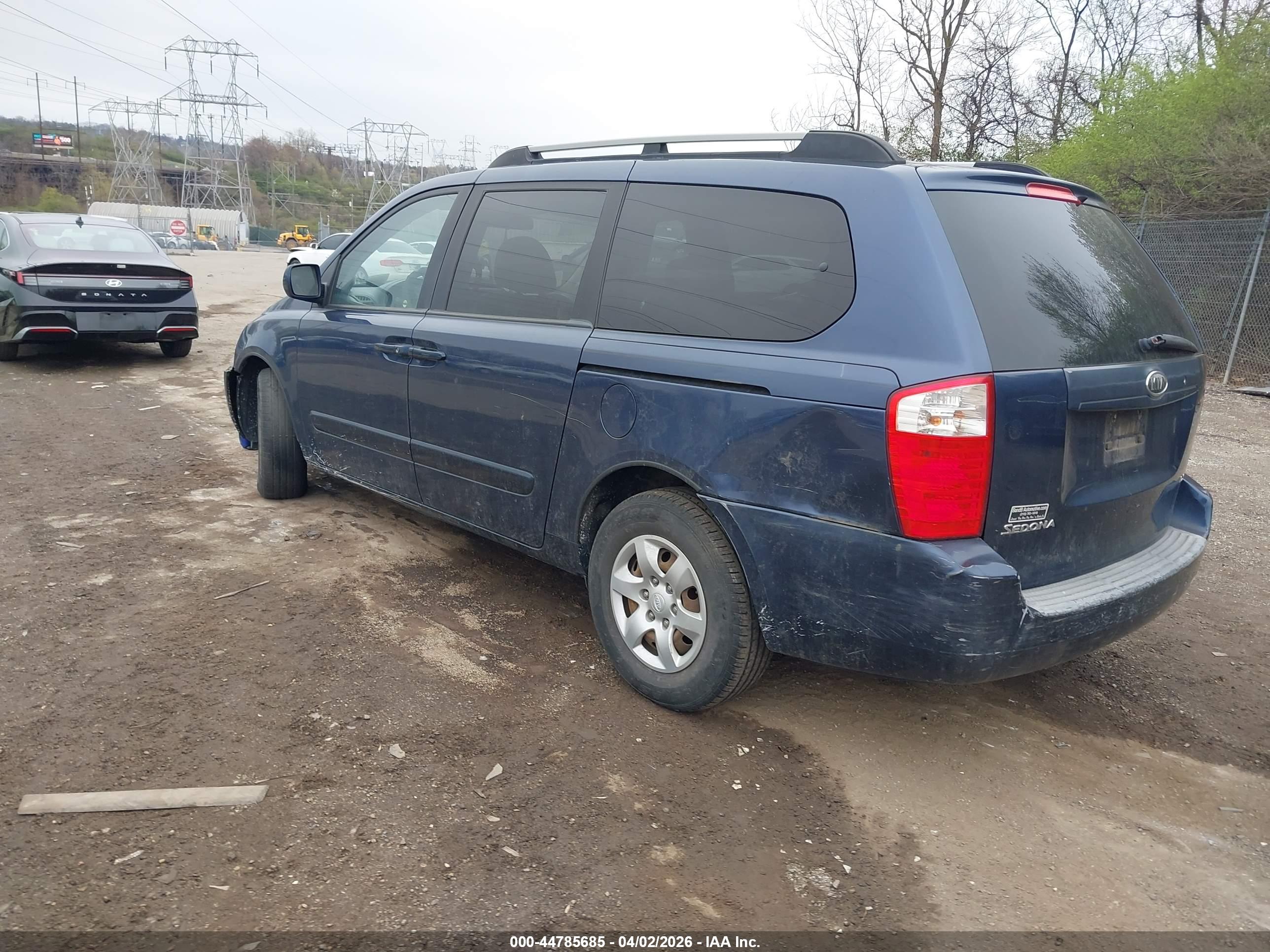 KIA SEDONA image 3
