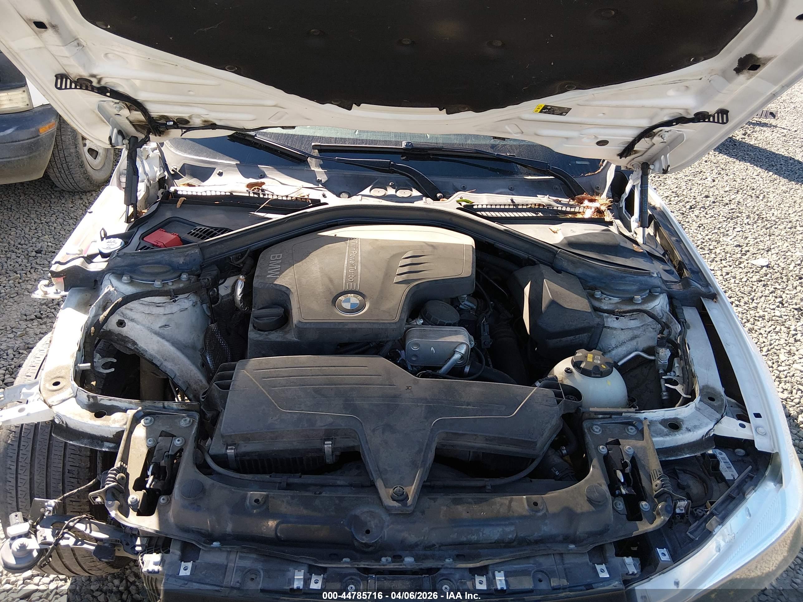 BMW 320I image 10