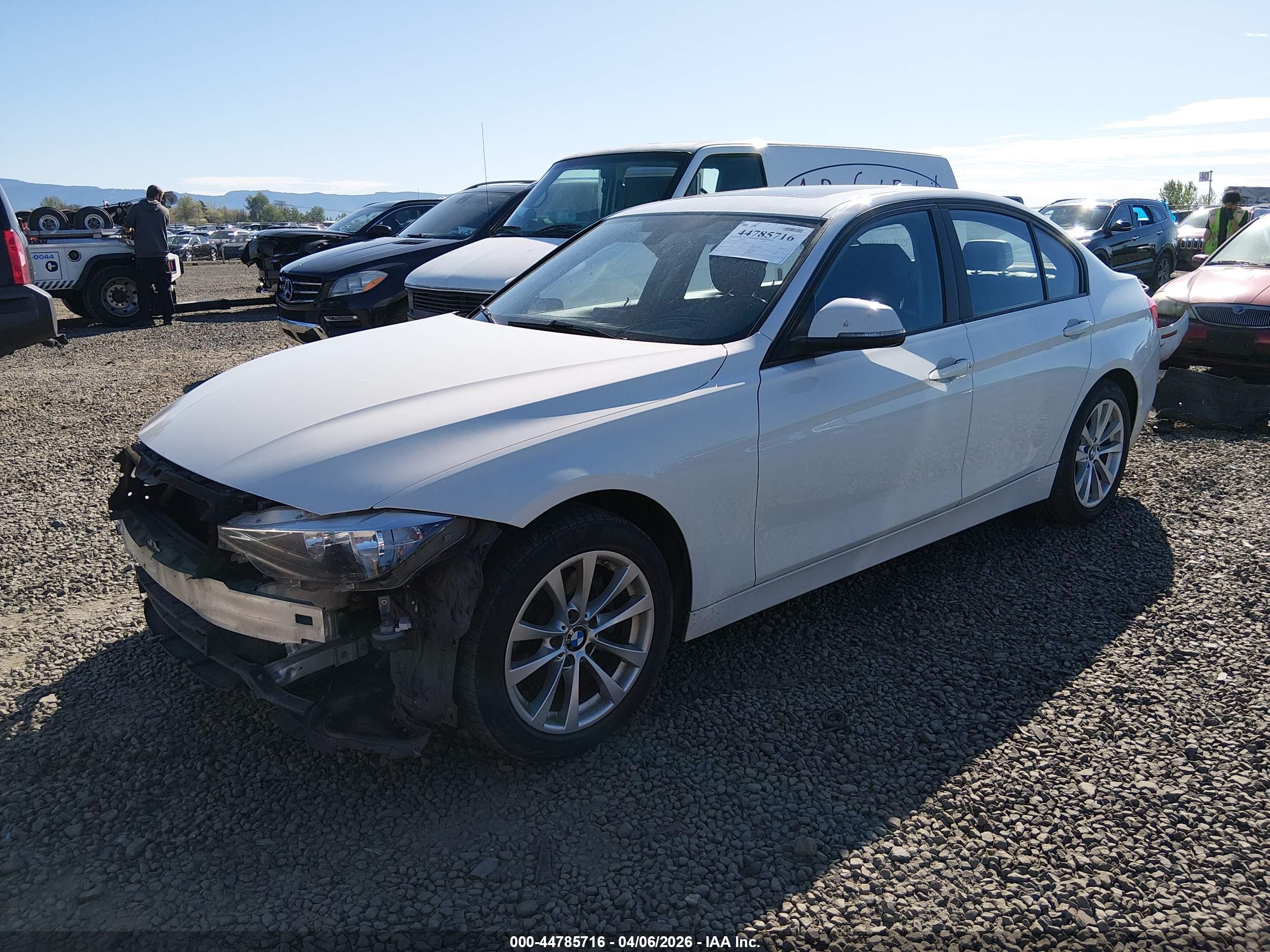 BMW 320I image 2