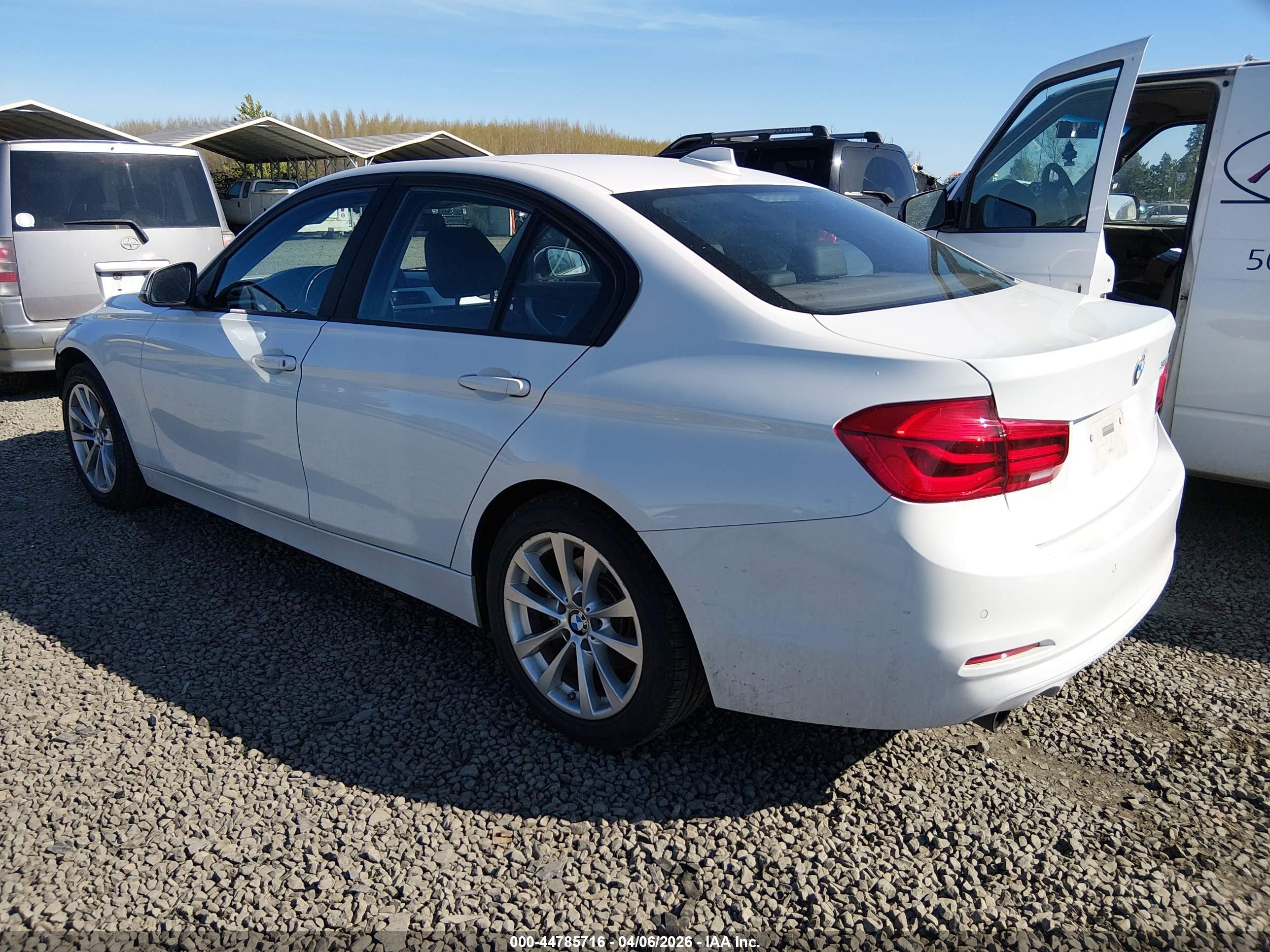 BMW 320I image 3