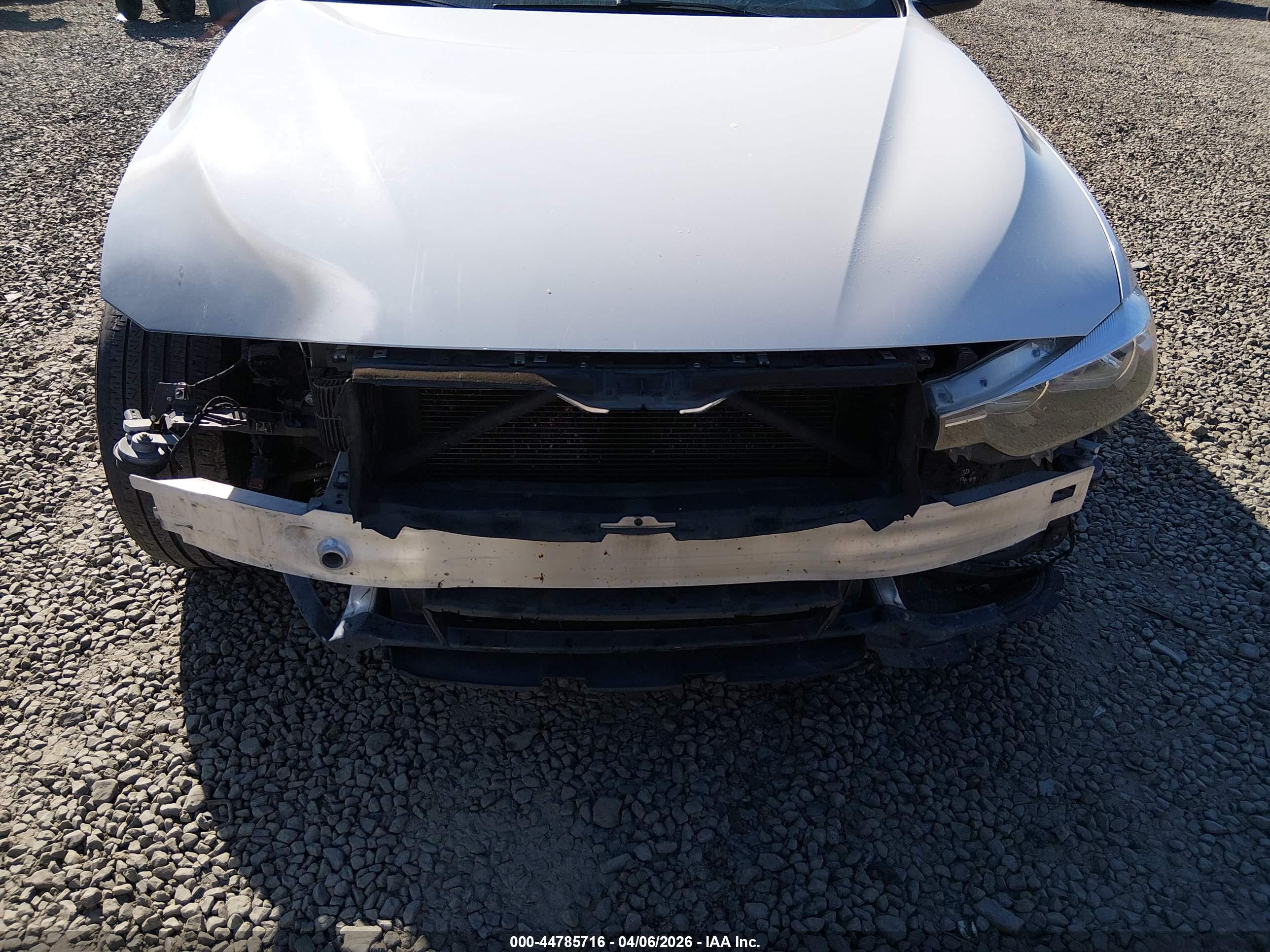 BMW 320I image 6