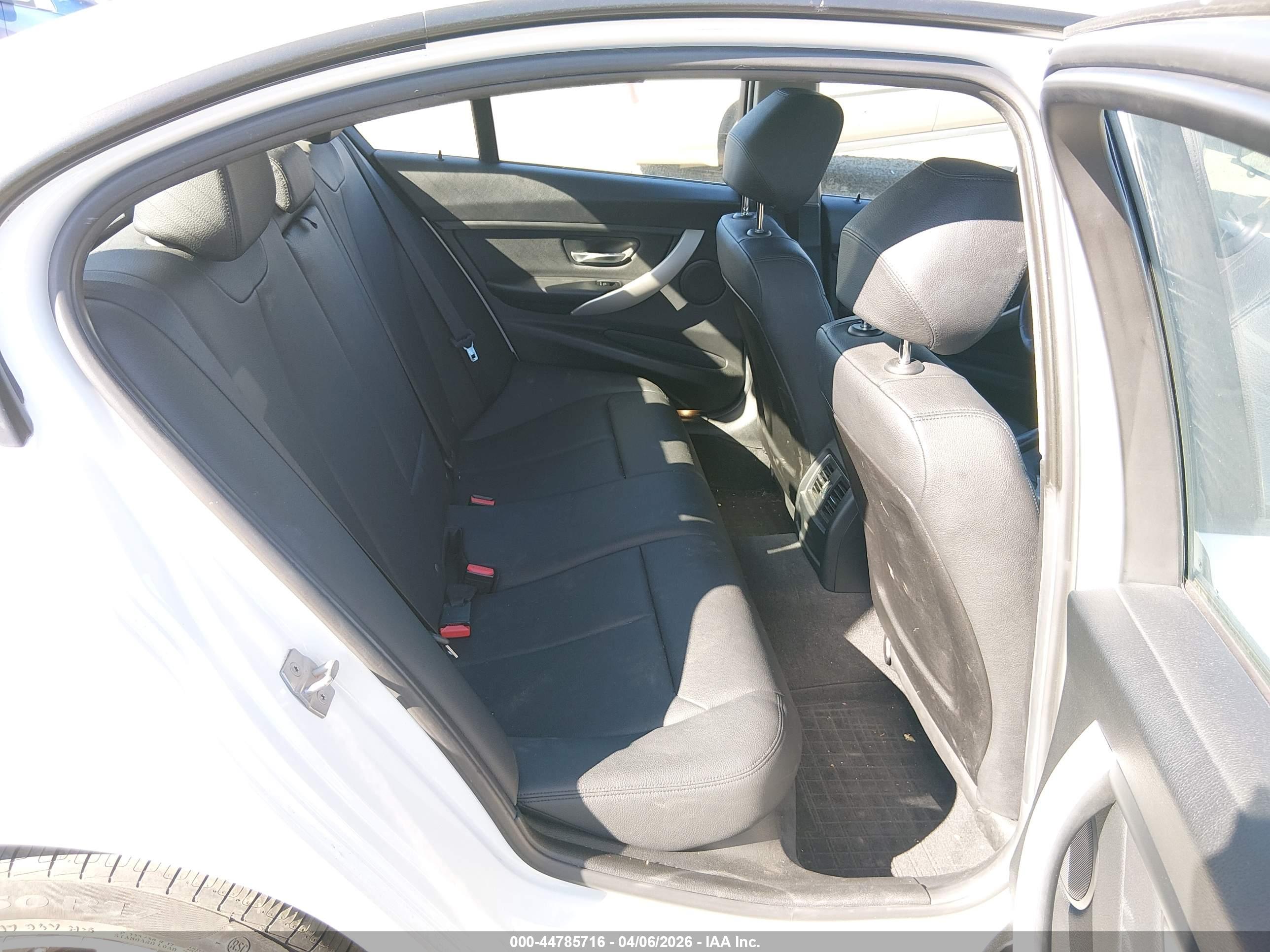 BMW 320I image 8