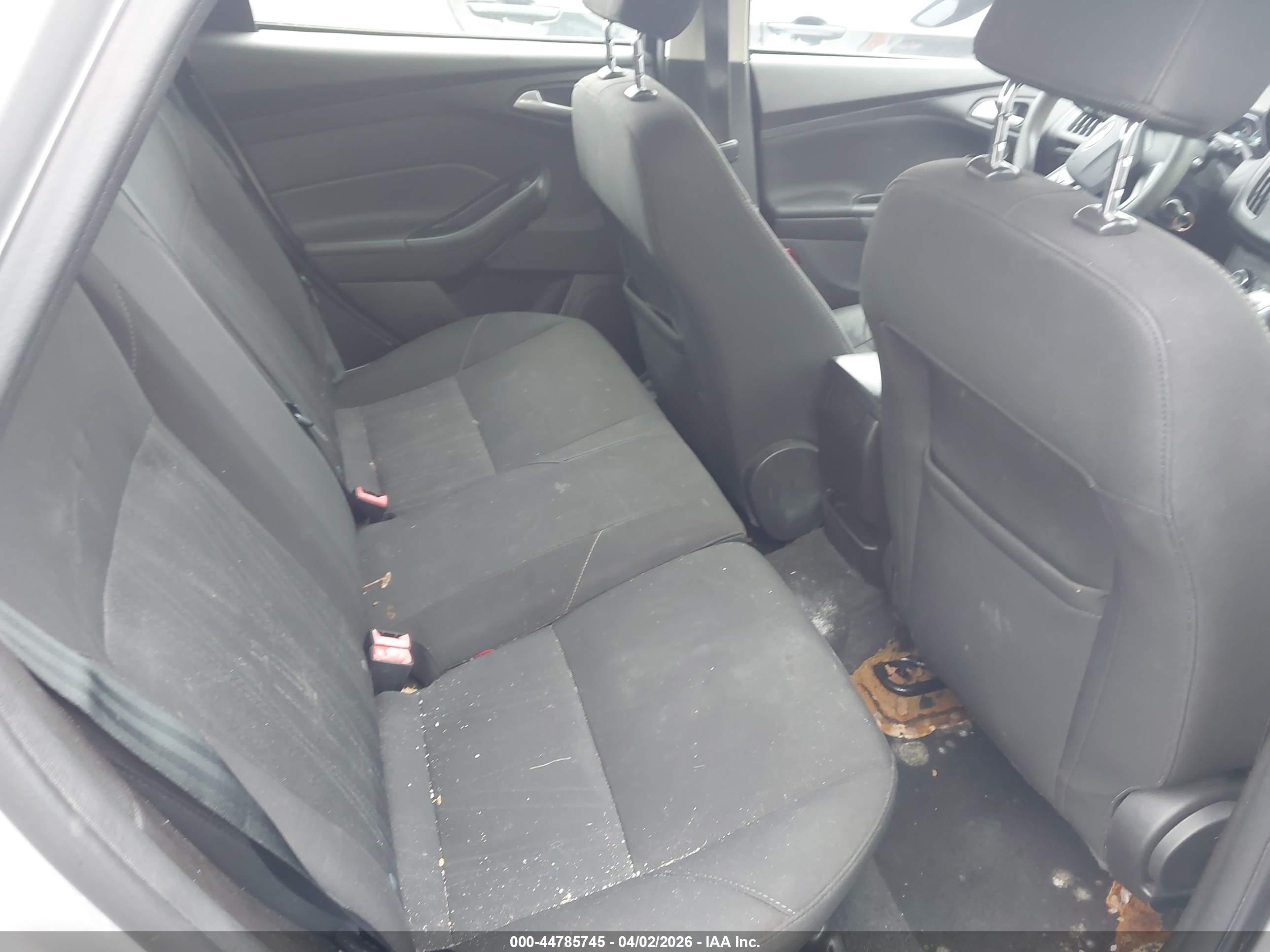 FORD FOCUS image 8