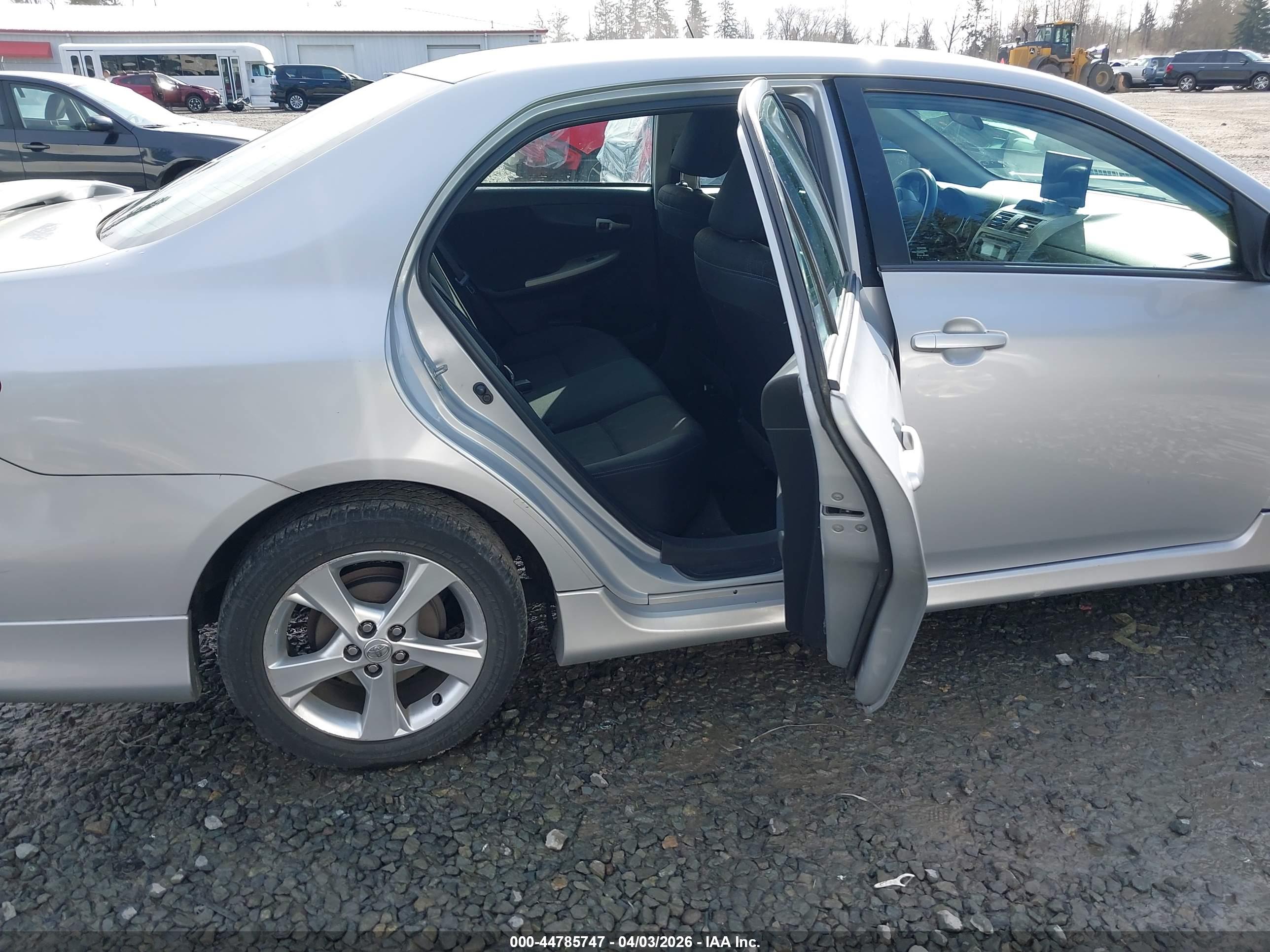 TOYOTA COROLLA image 8