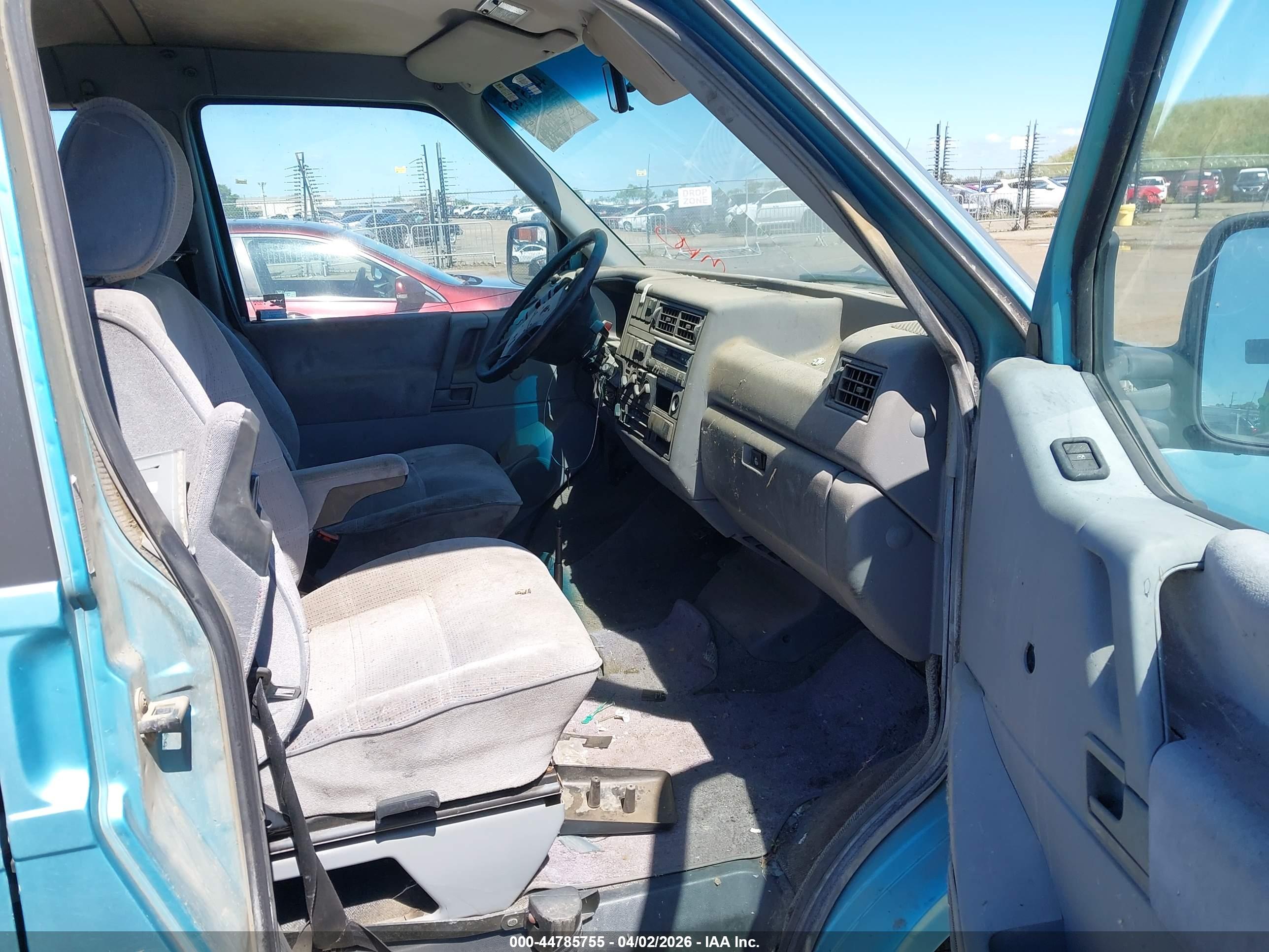 VOLKSWAGEN EUROVAN image 5