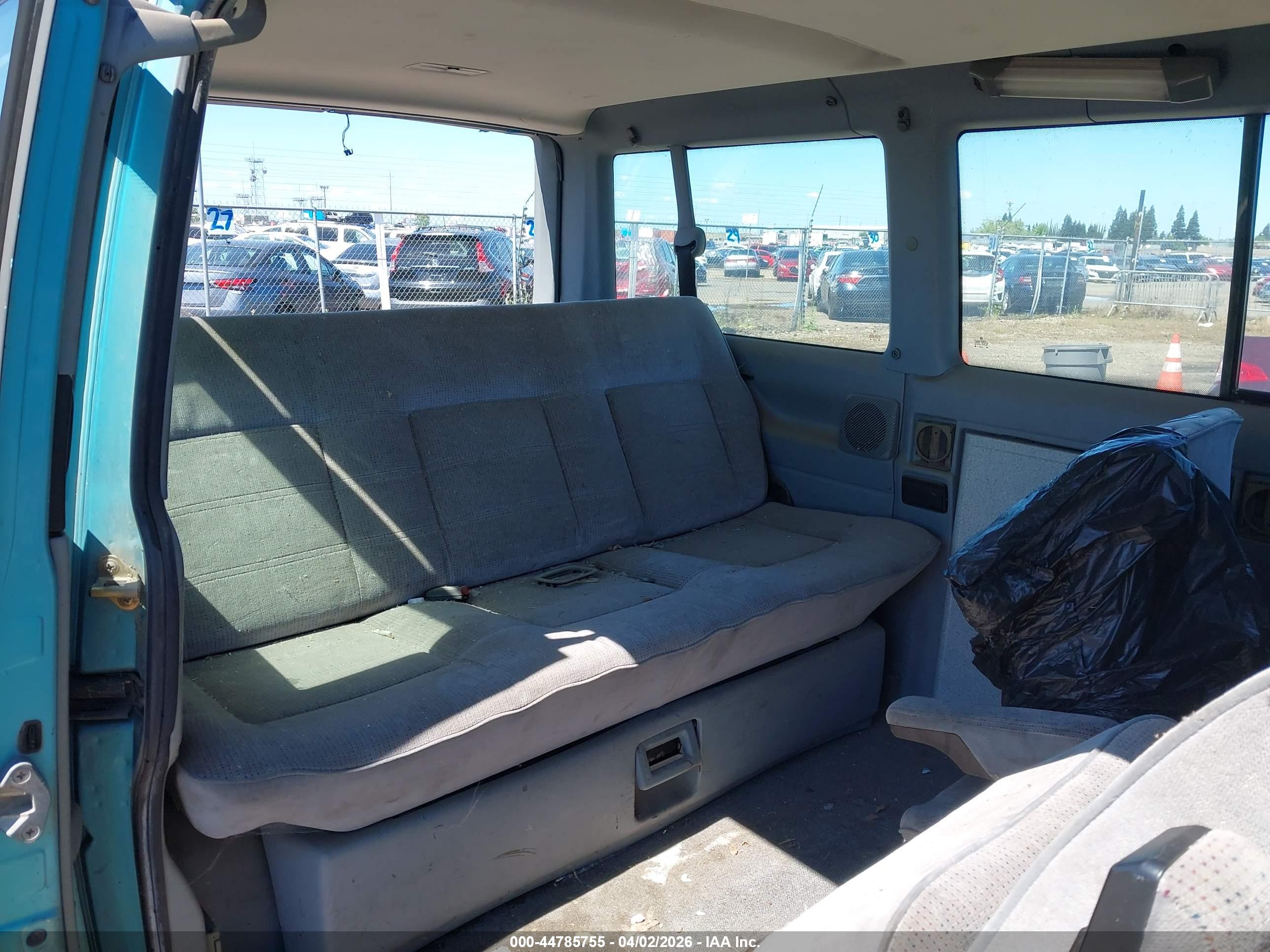 VOLKSWAGEN EUROVAN image 8