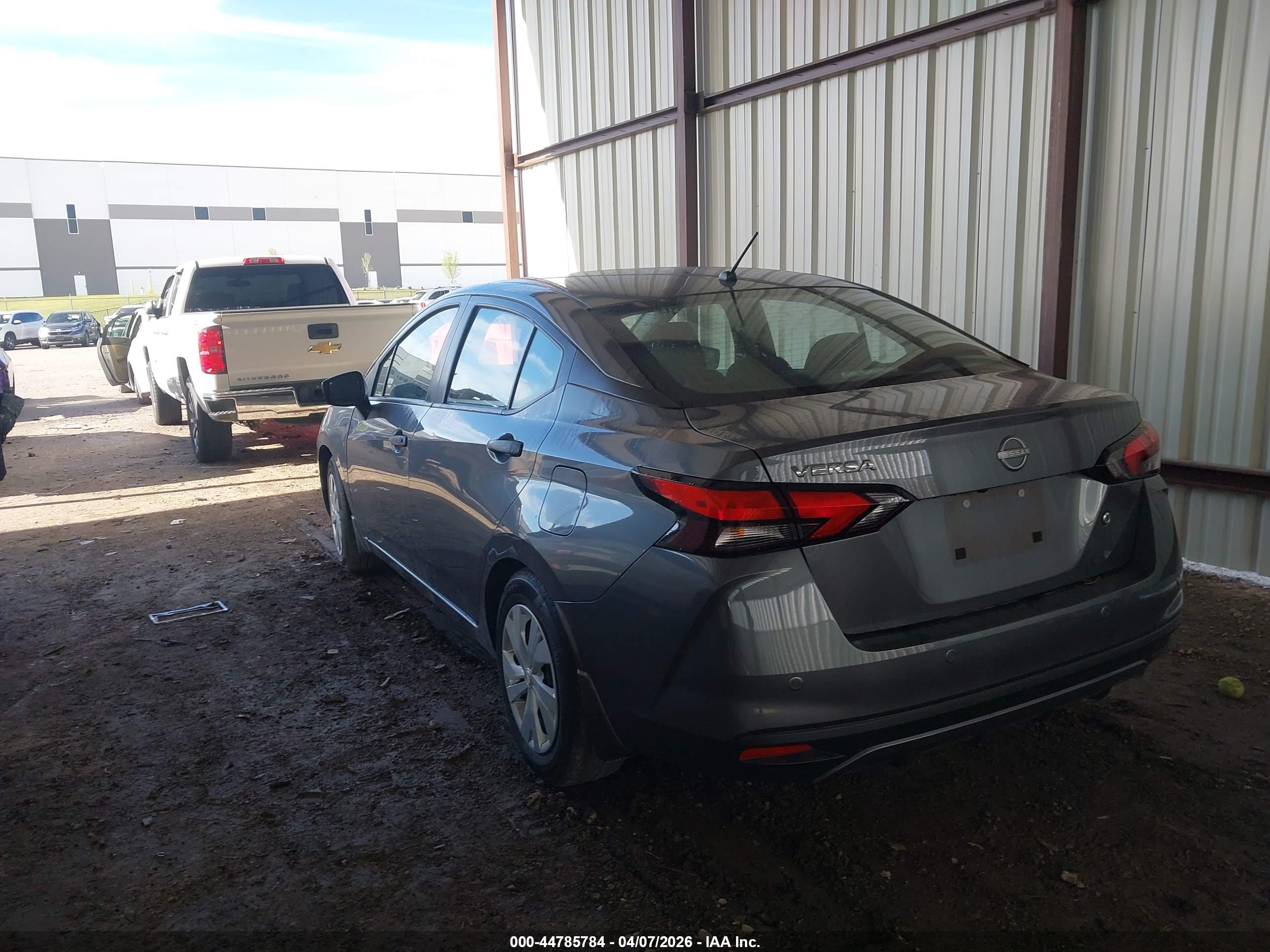NISSAN VERSA image 3