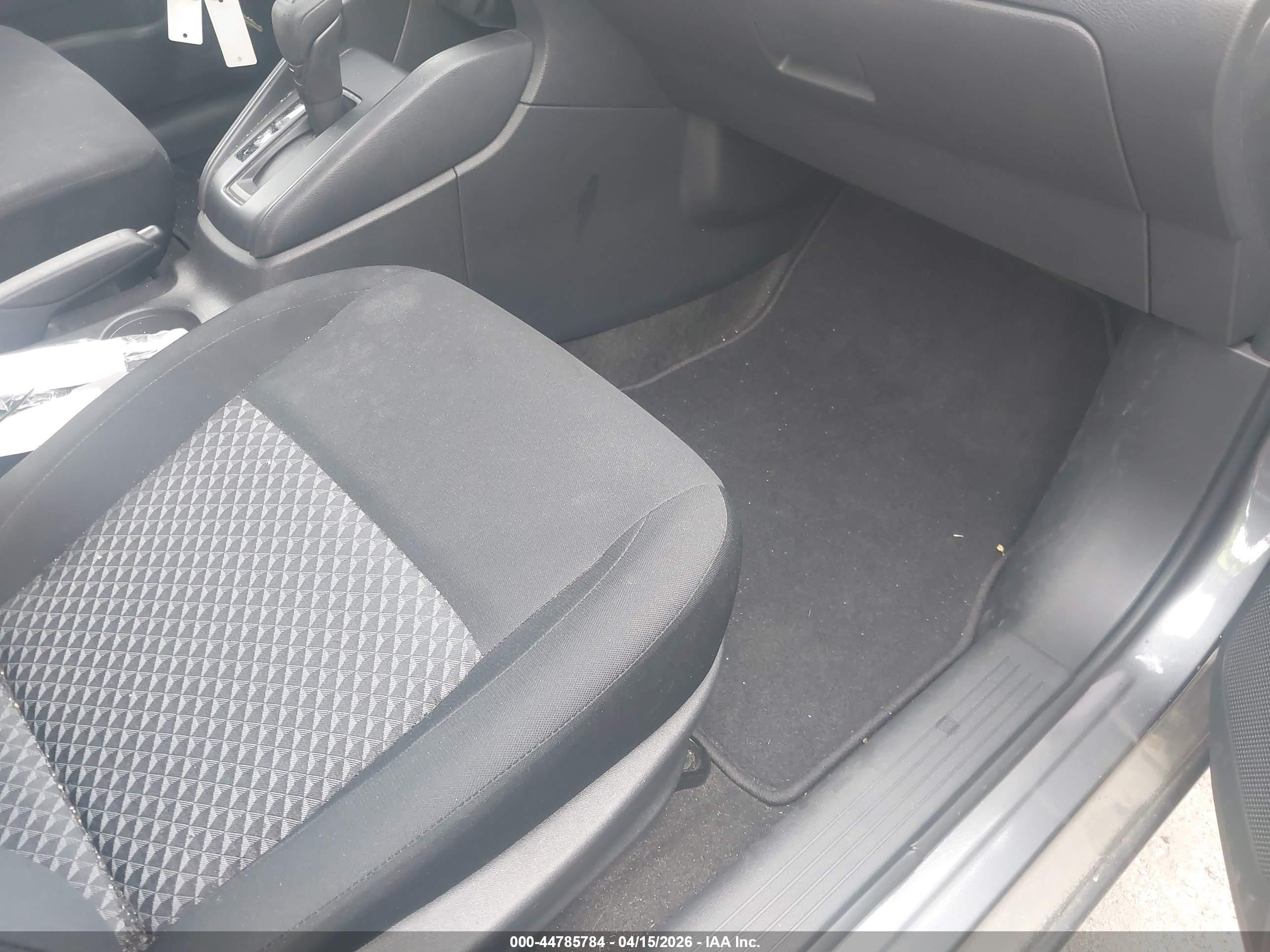 NISSAN VERSA image 5
