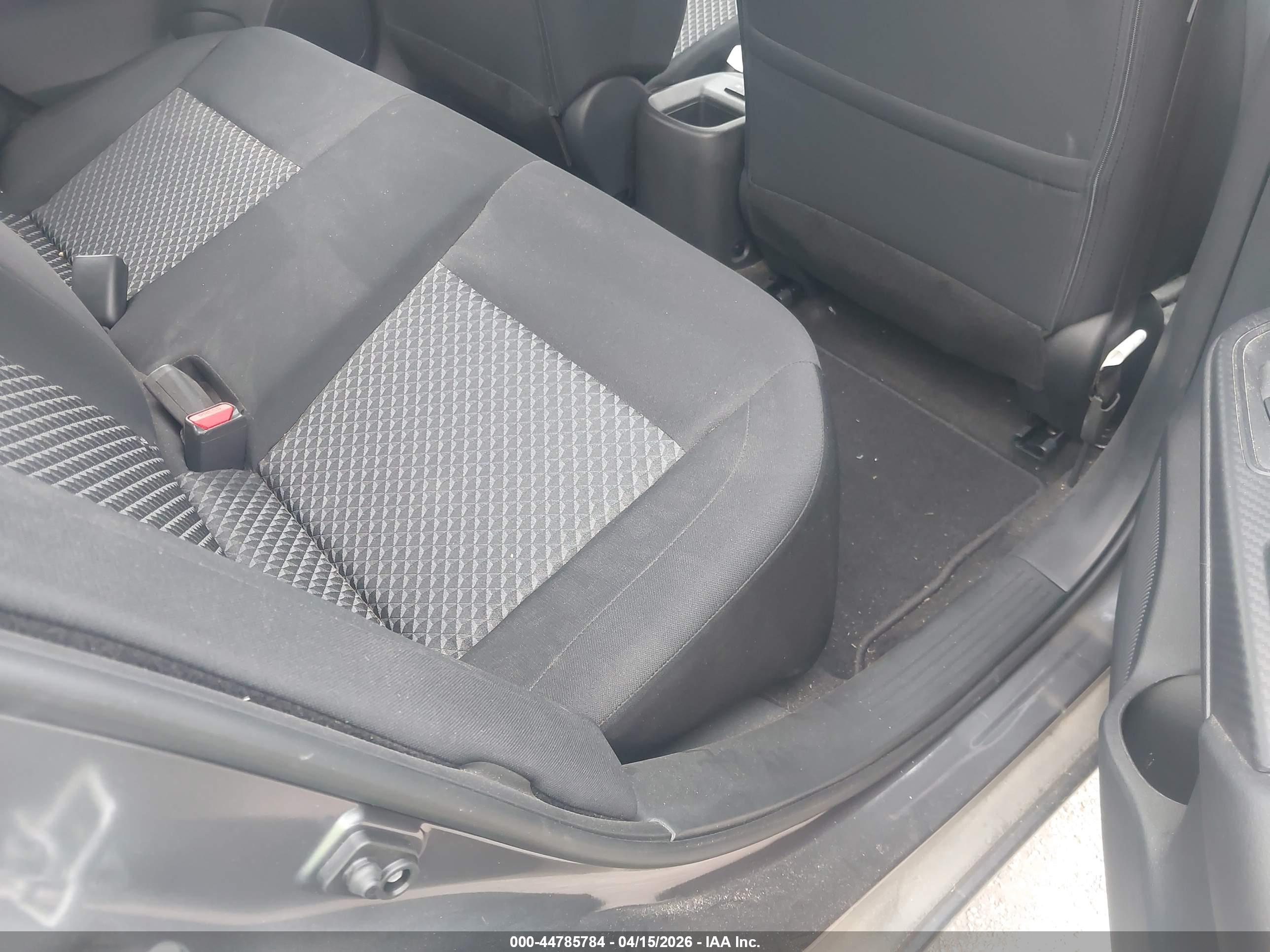 NISSAN VERSA image 8