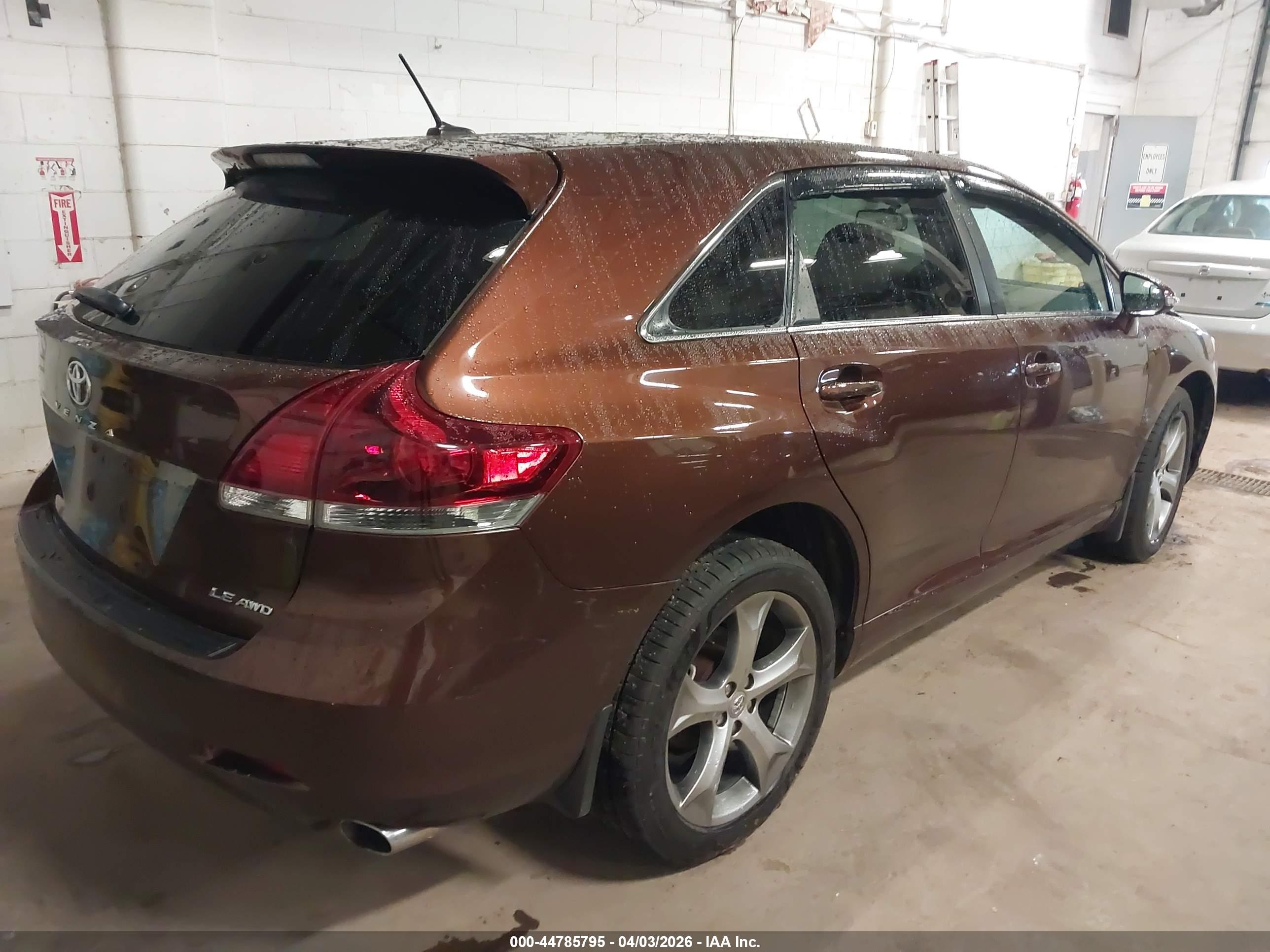 TOYOTA VENZA image 4