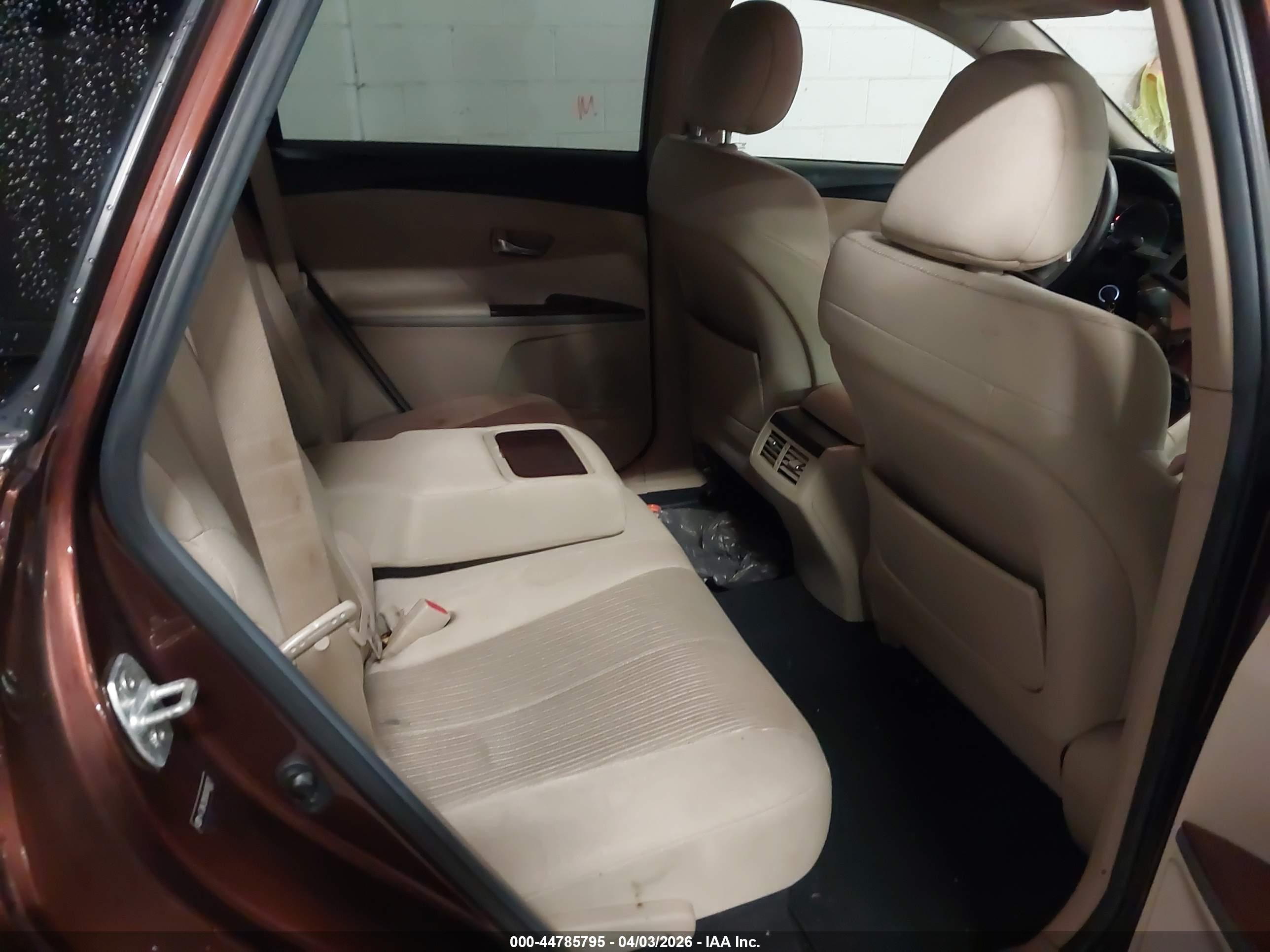 TOYOTA VENZA image 8