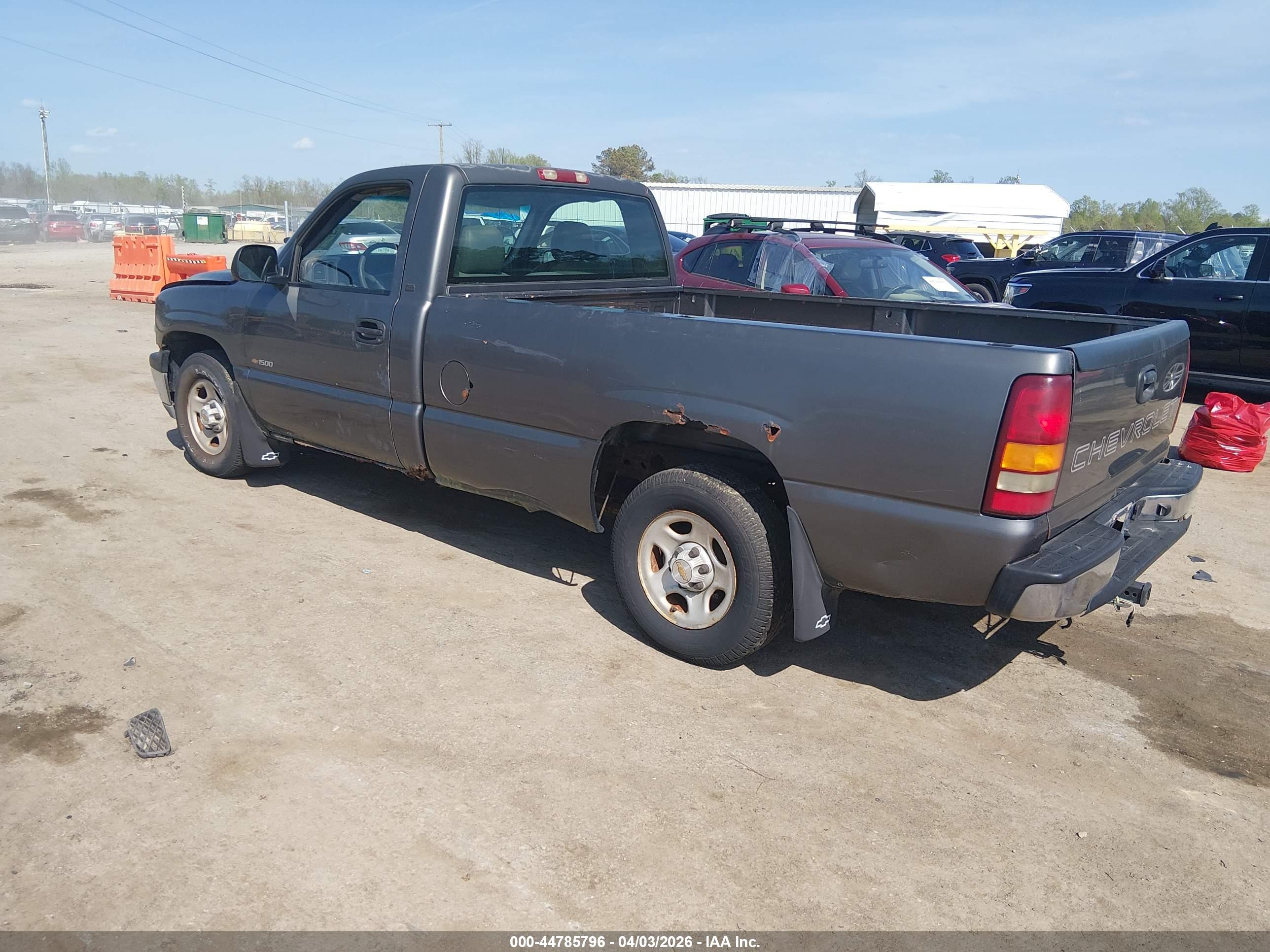 CHEVROLET SILVERADO image 3