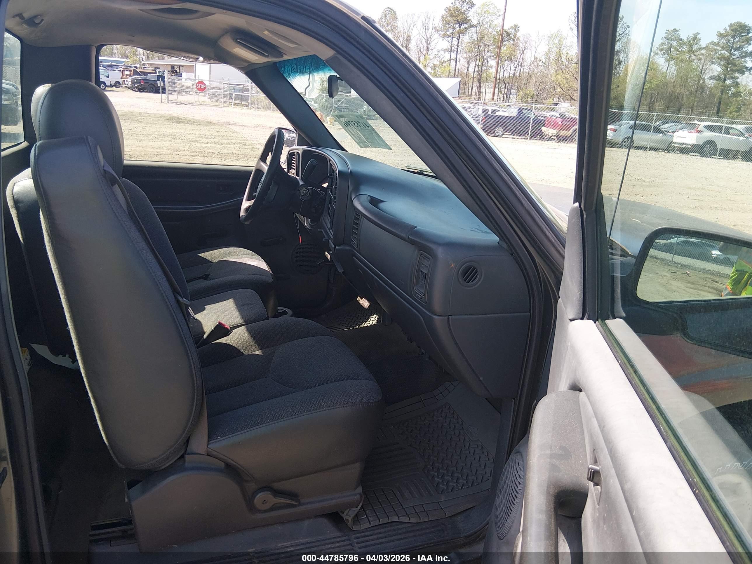 CHEVROLET SILVERADO image 5