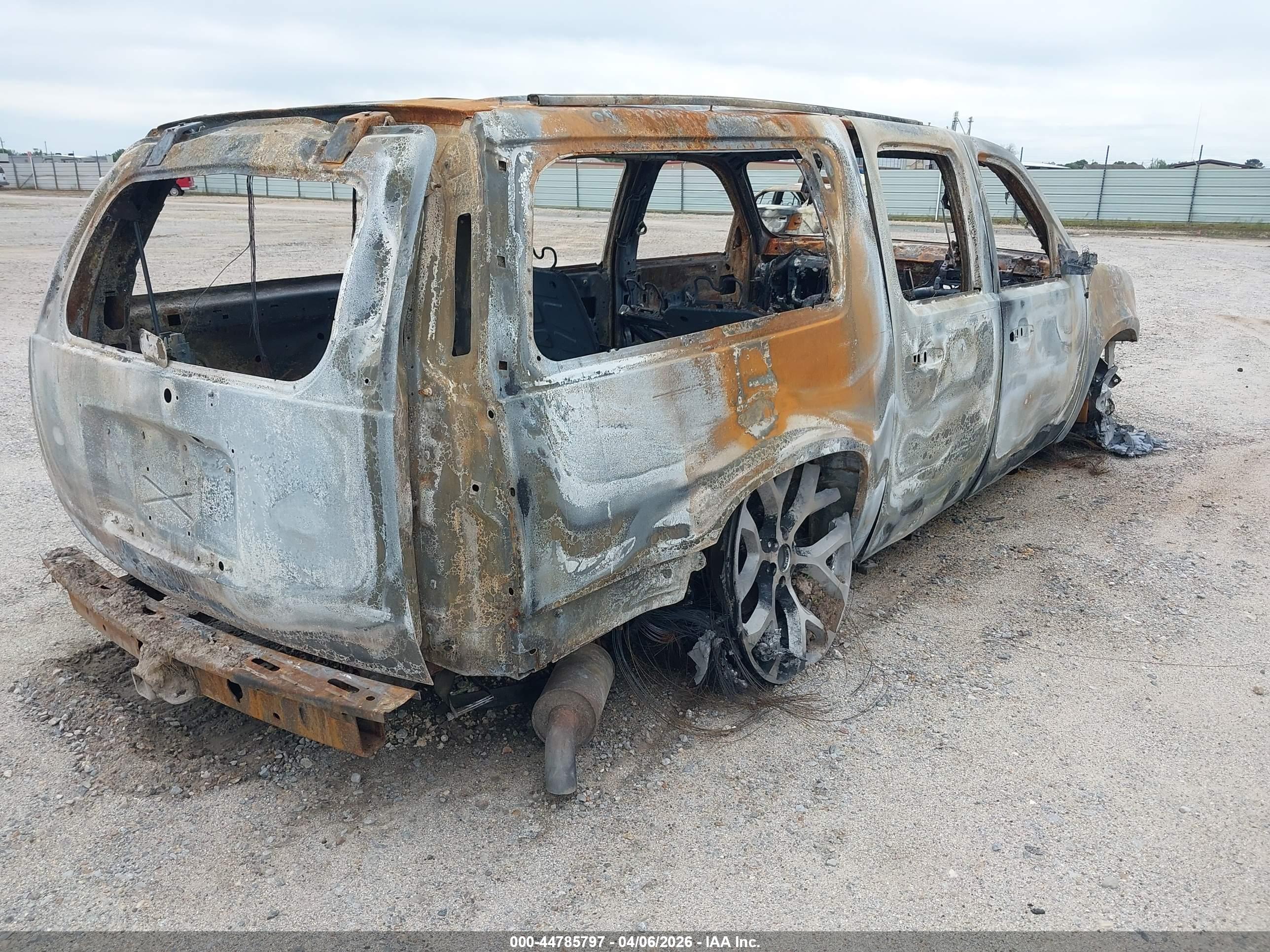 CHEVROLET SUBURBAN image 4