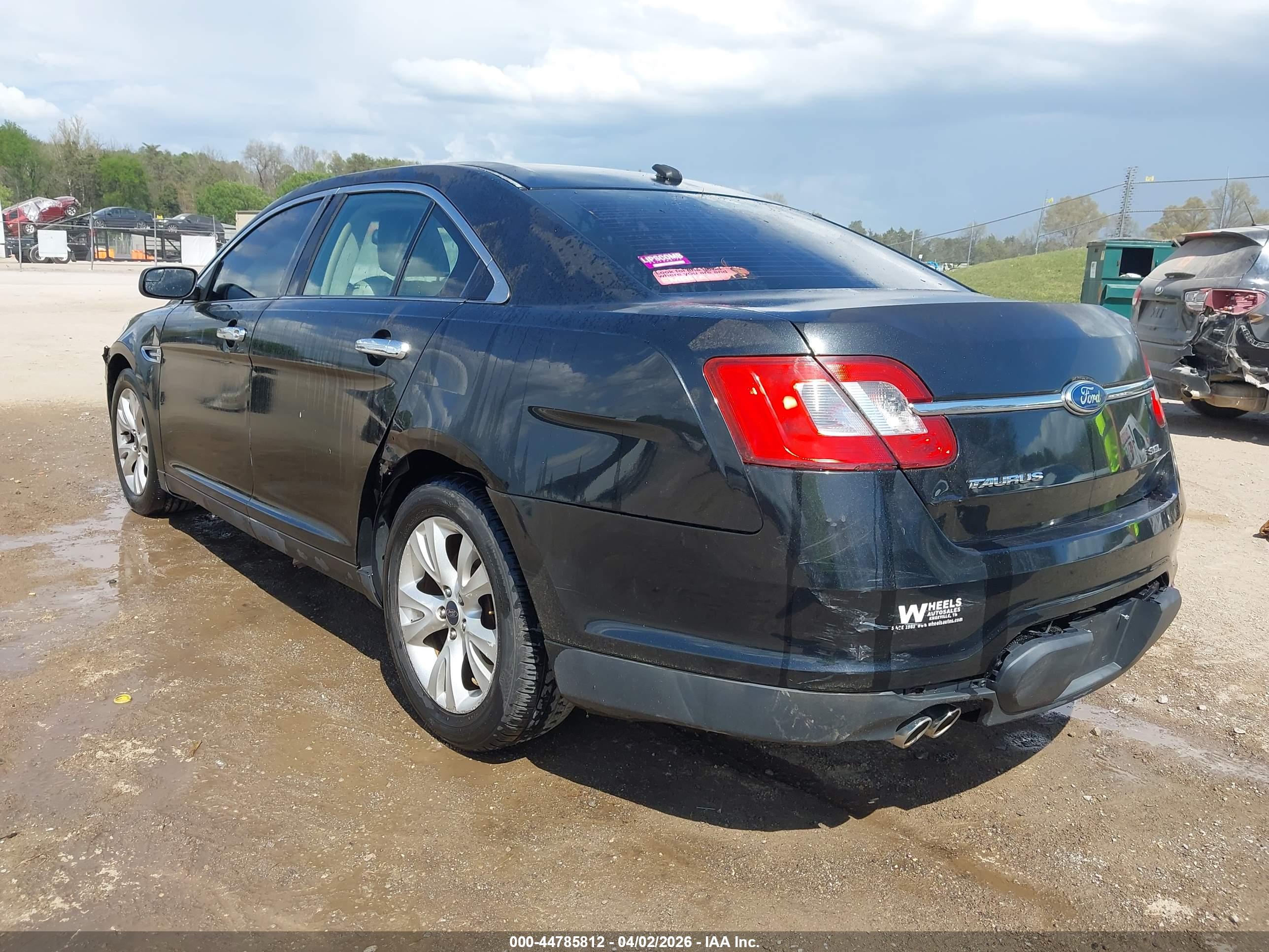 FORD TAURUS image 3