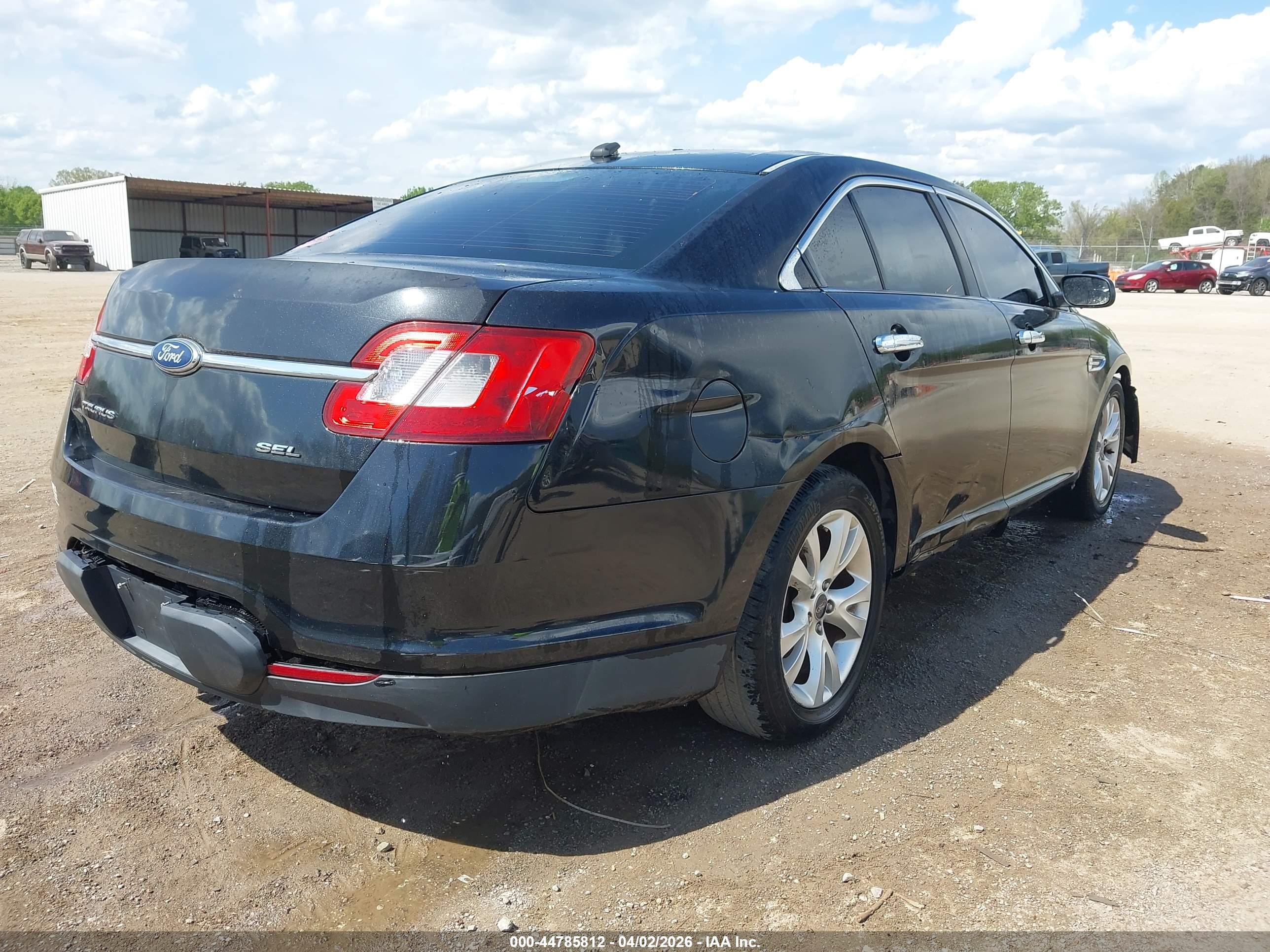FORD TAURUS image 4