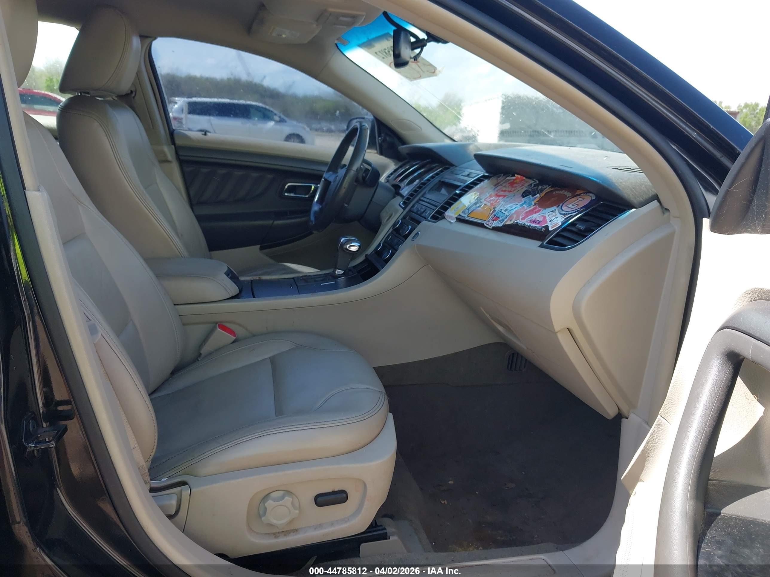 FORD TAURUS image 5