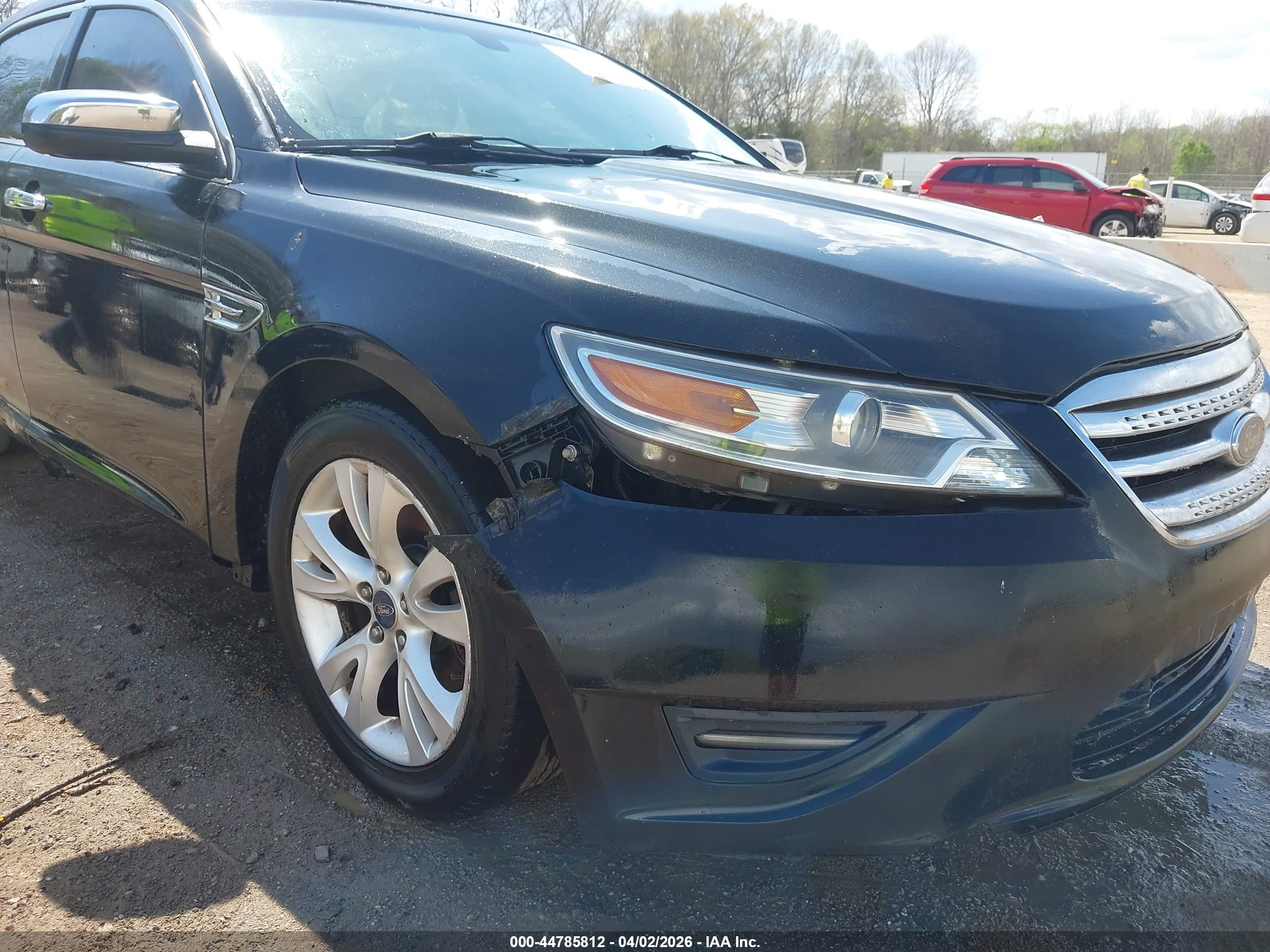 FORD TAURUS image 6