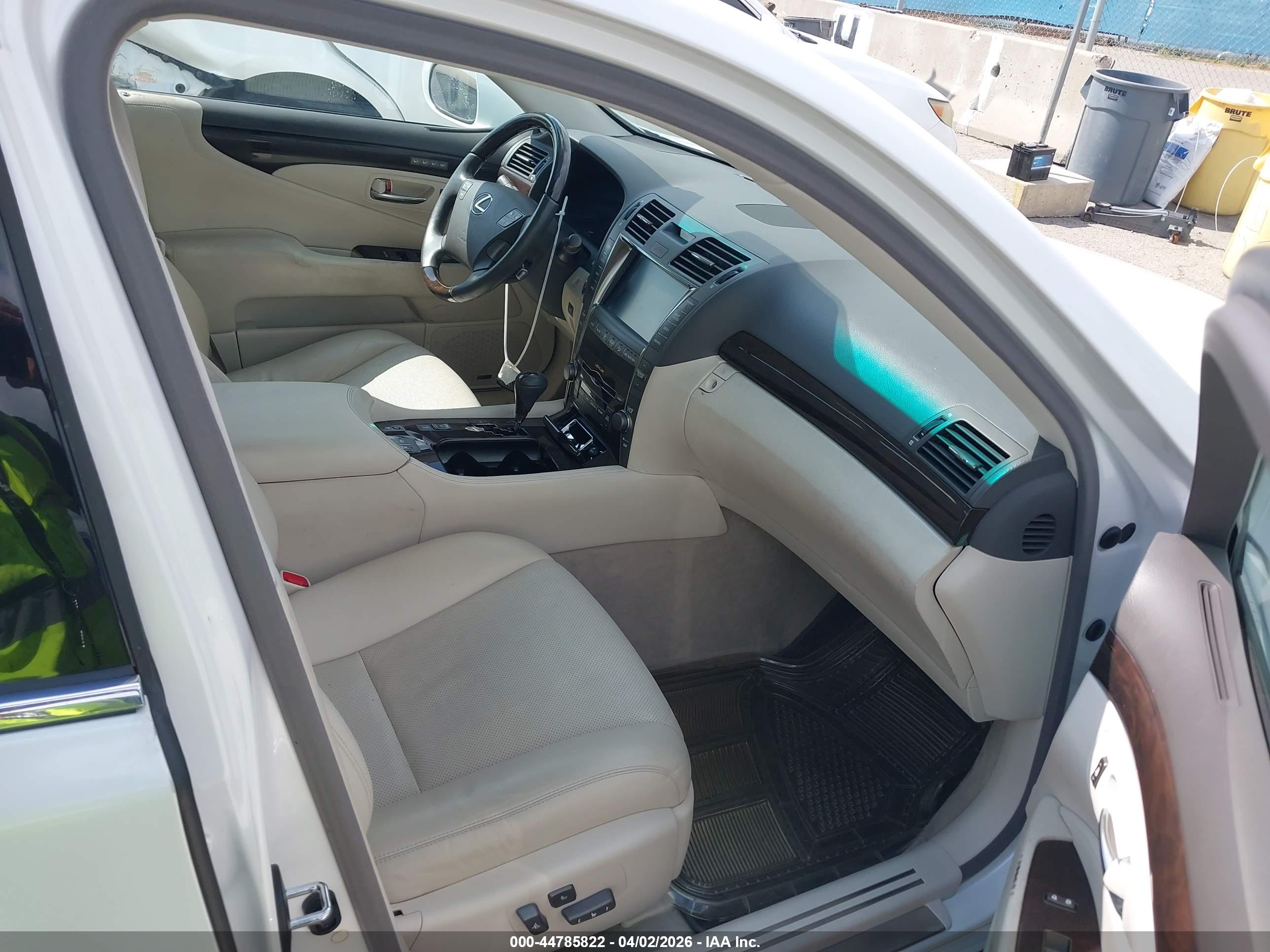 LEXUS LS image 5