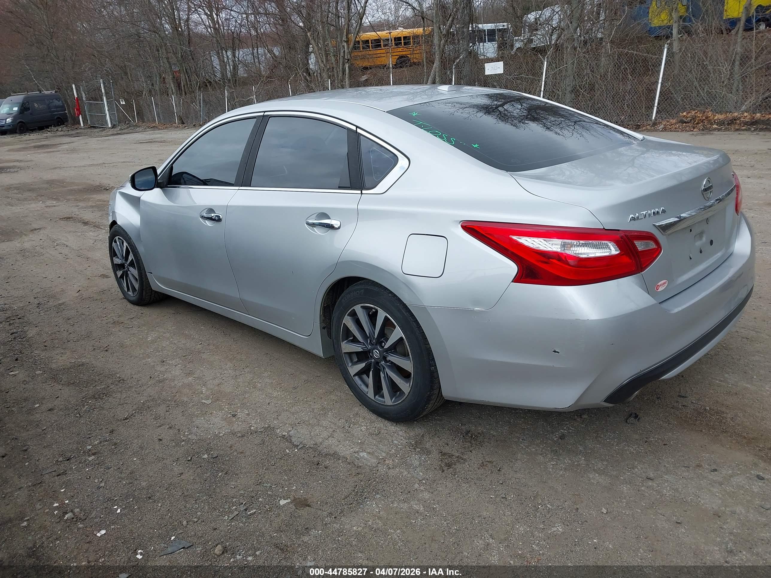 NISSAN ALTIMA image 3