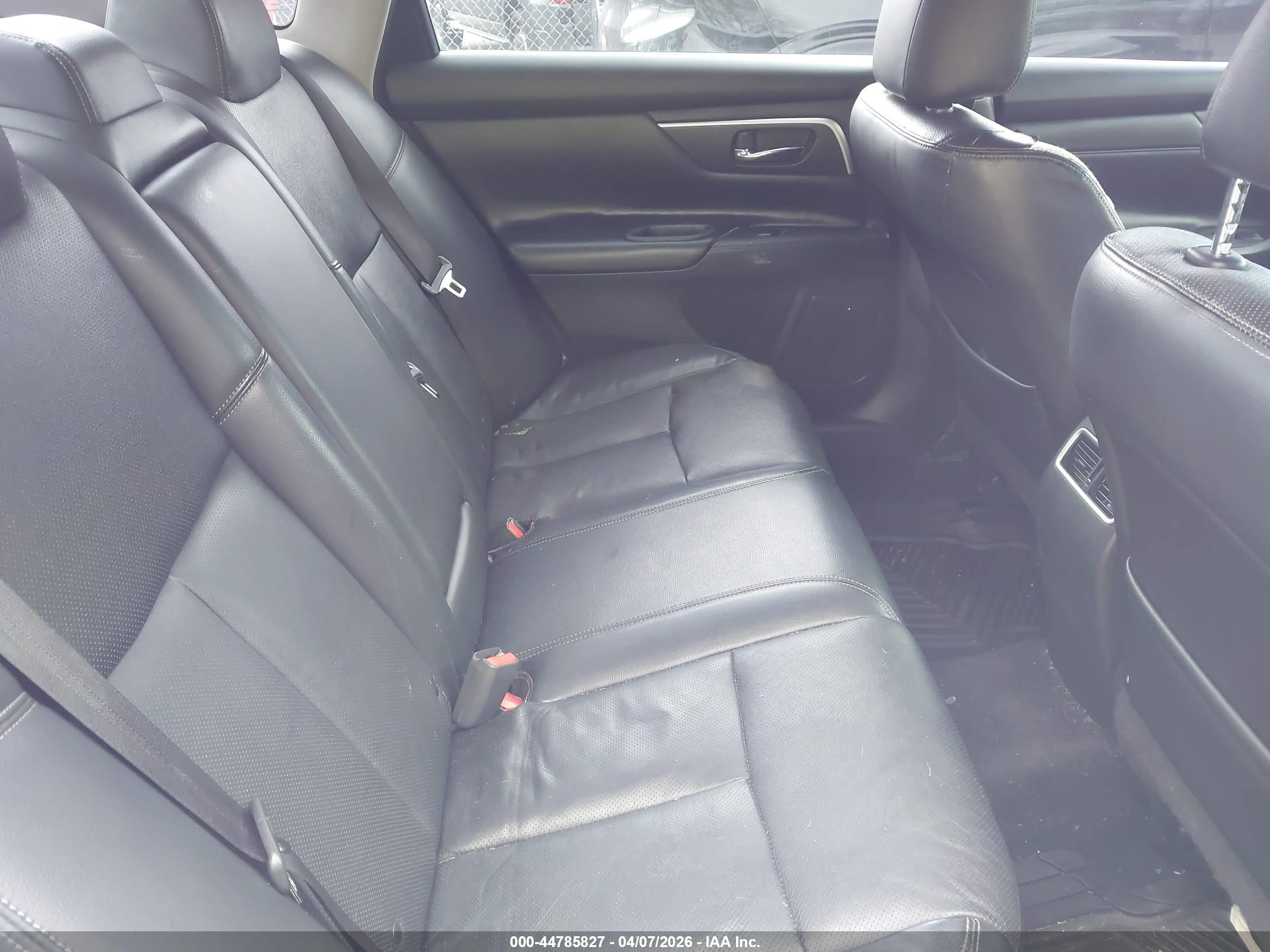 NISSAN ALTIMA image 8