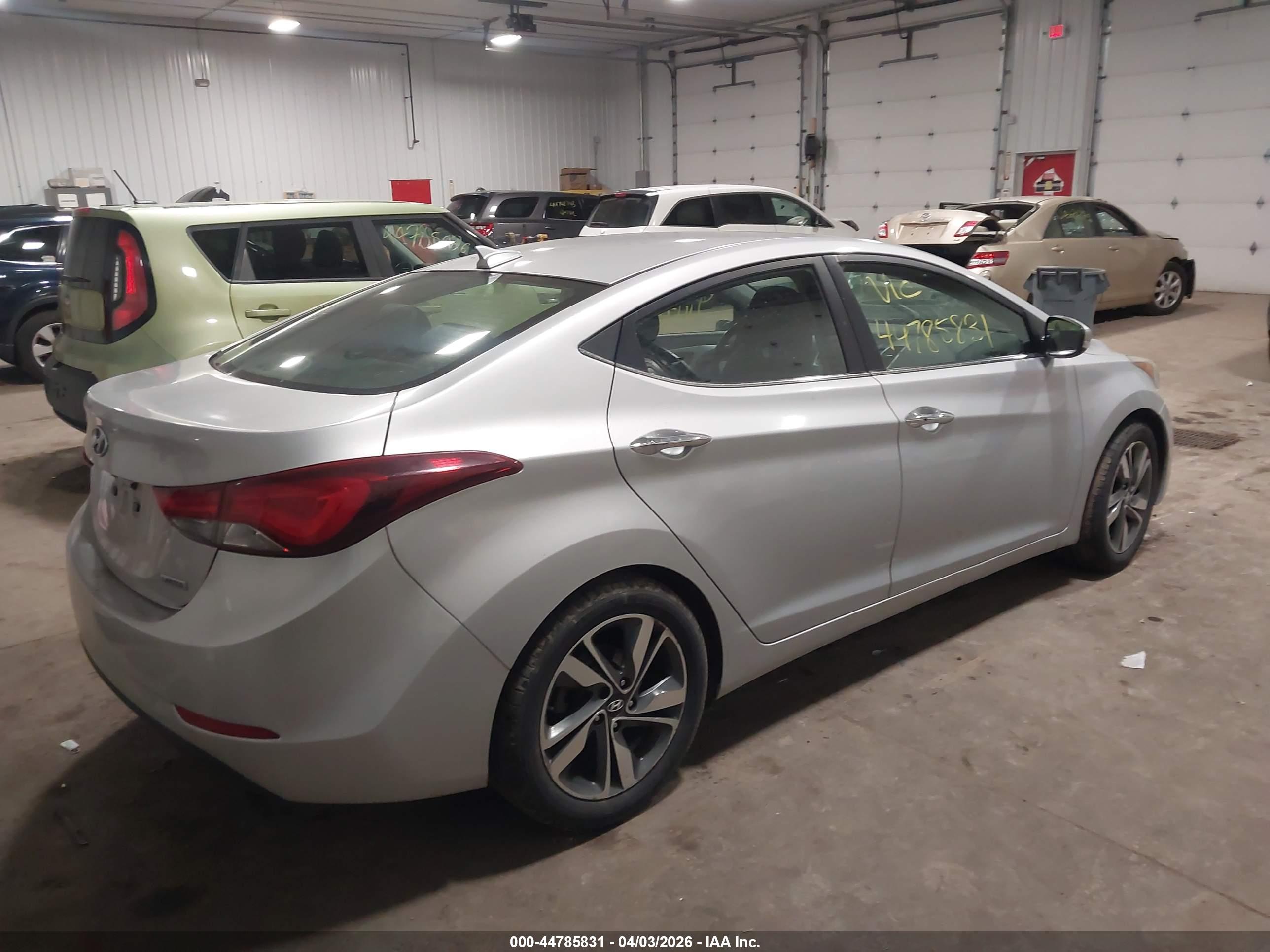 HYUNDAI ELANTRA image 4