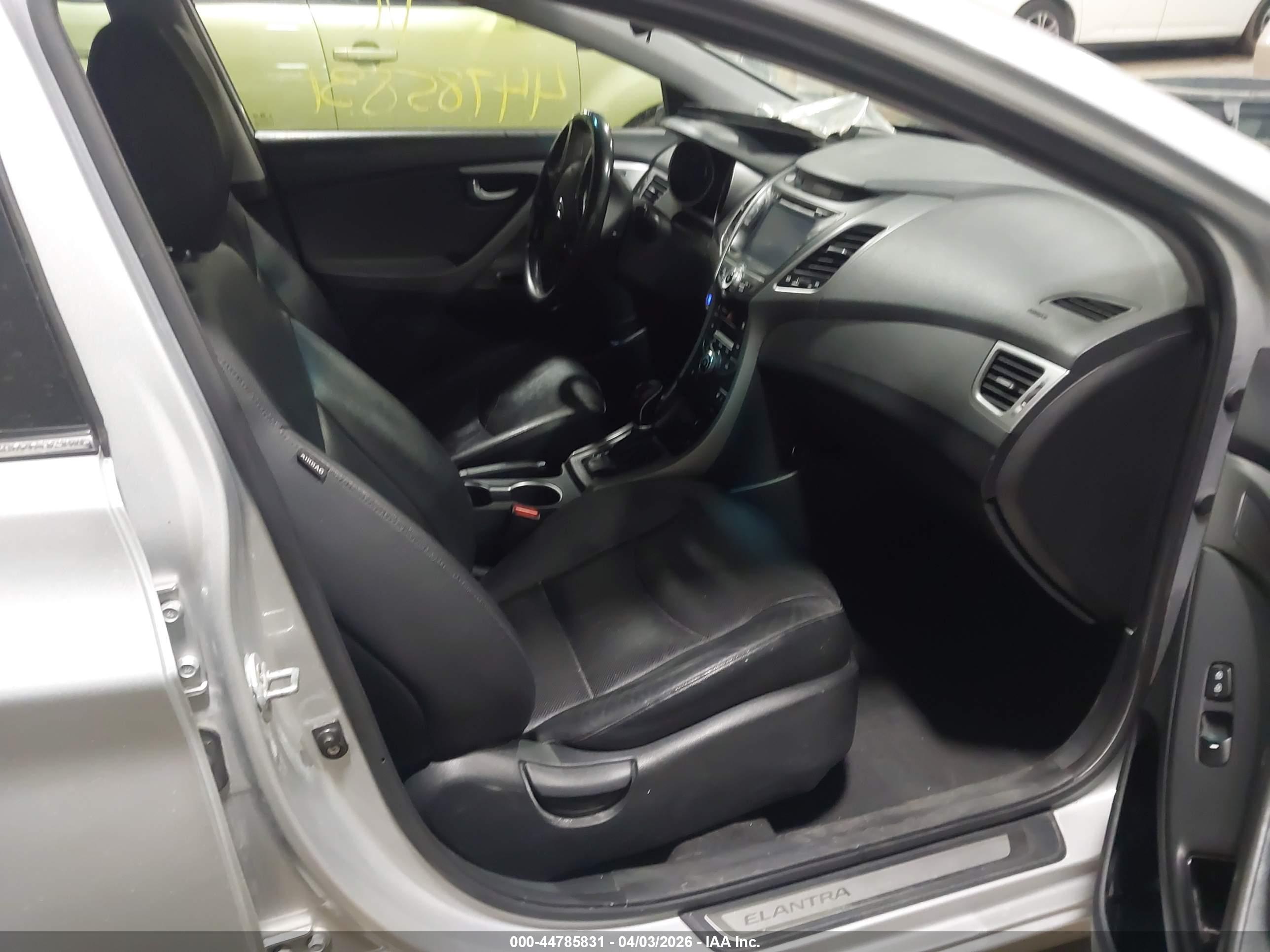 HYUNDAI ELANTRA image 5