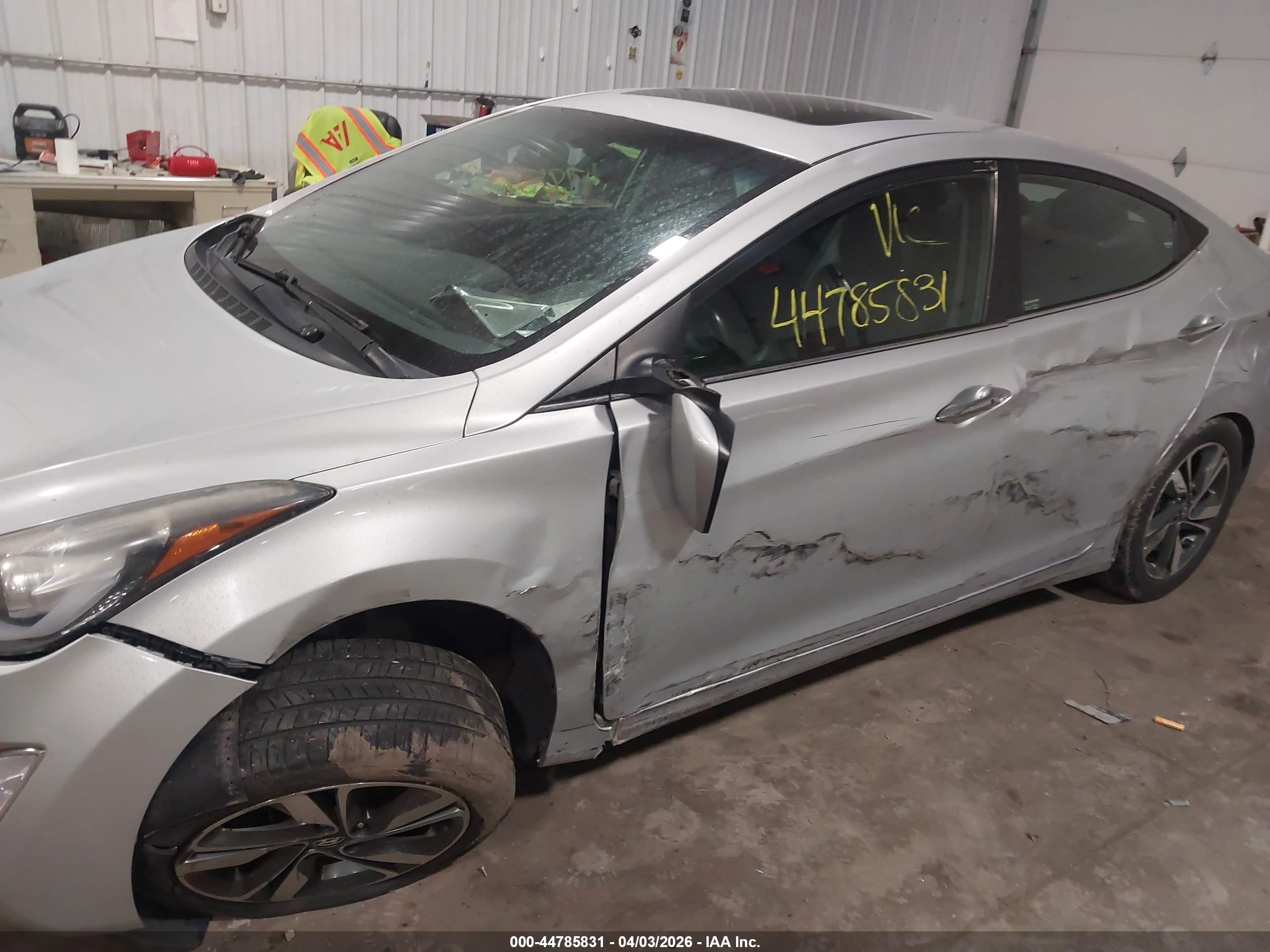 HYUNDAI ELANTRA image 6