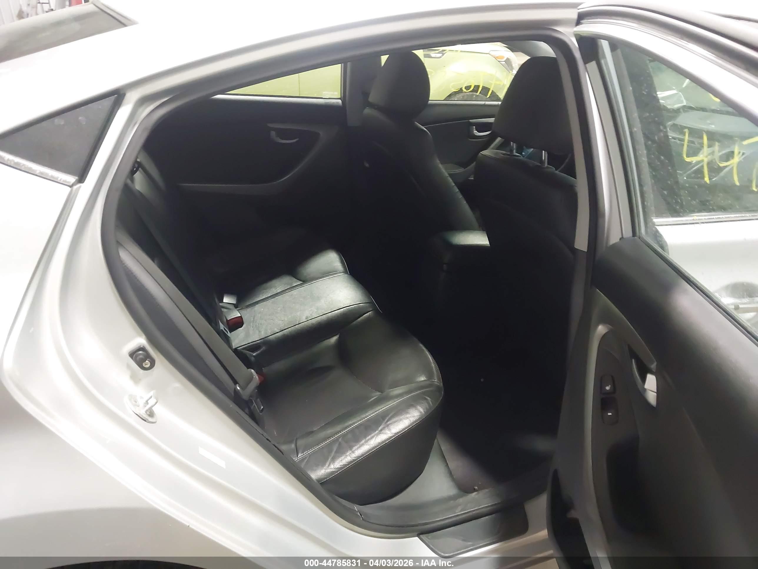 HYUNDAI ELANTRA image 8