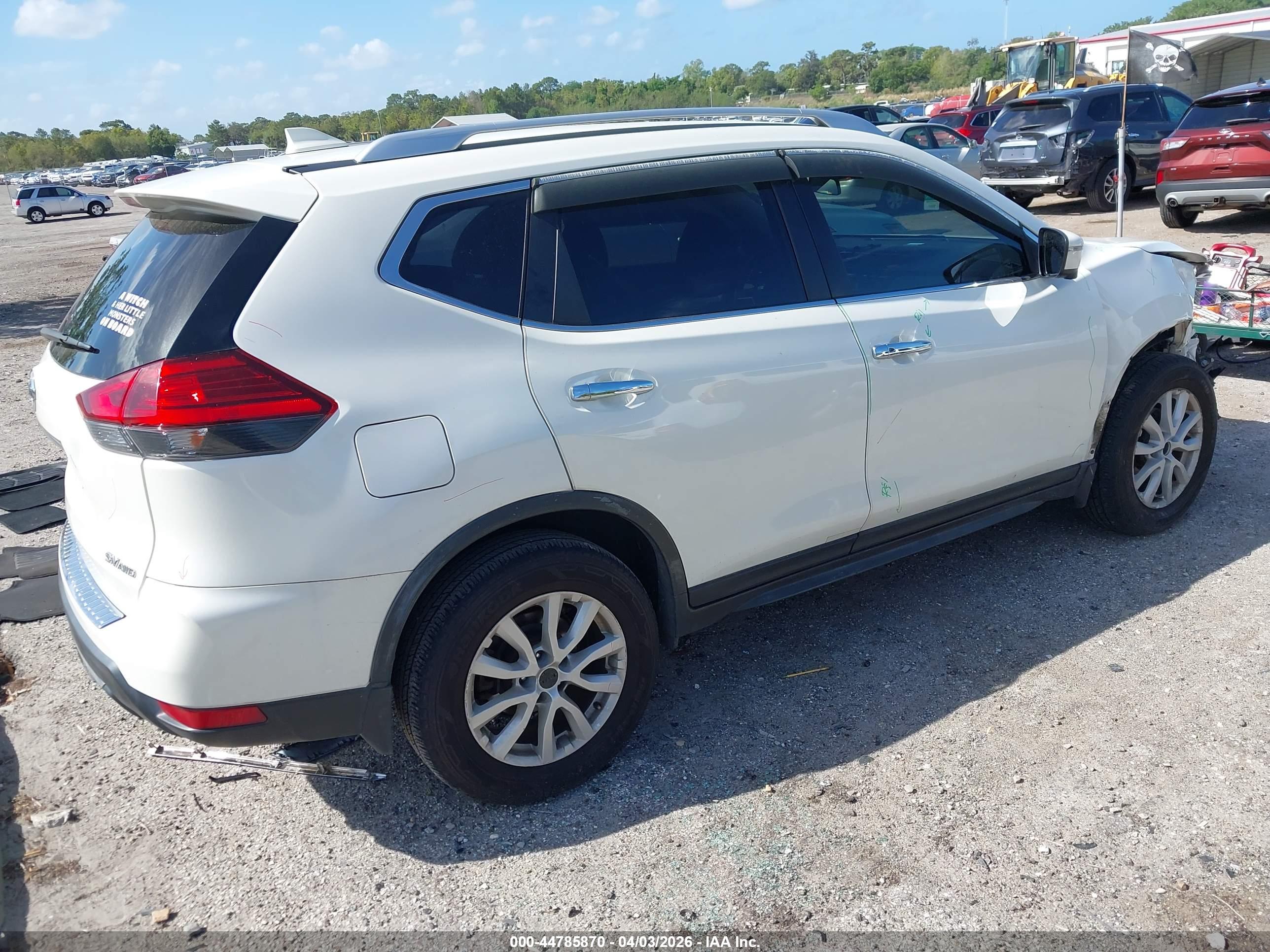 NISSAN ROGUE image 4