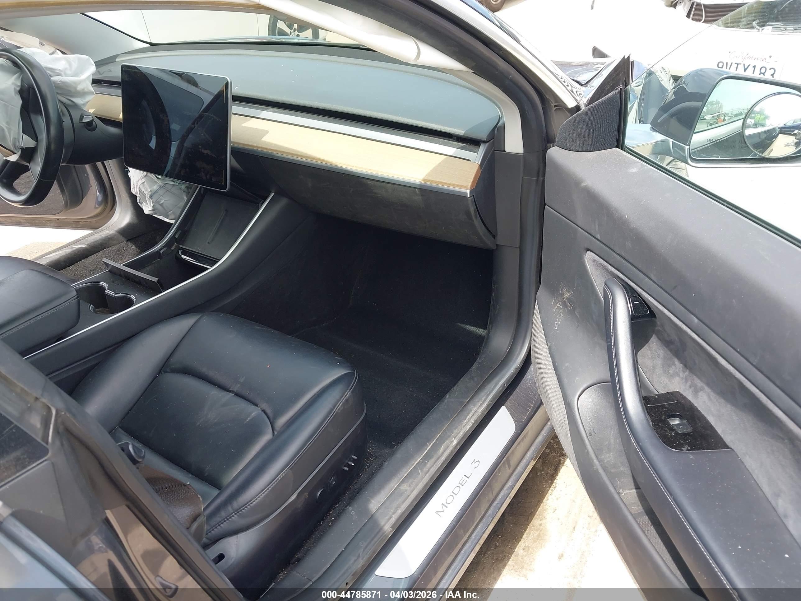 TESLA MODEL image 5