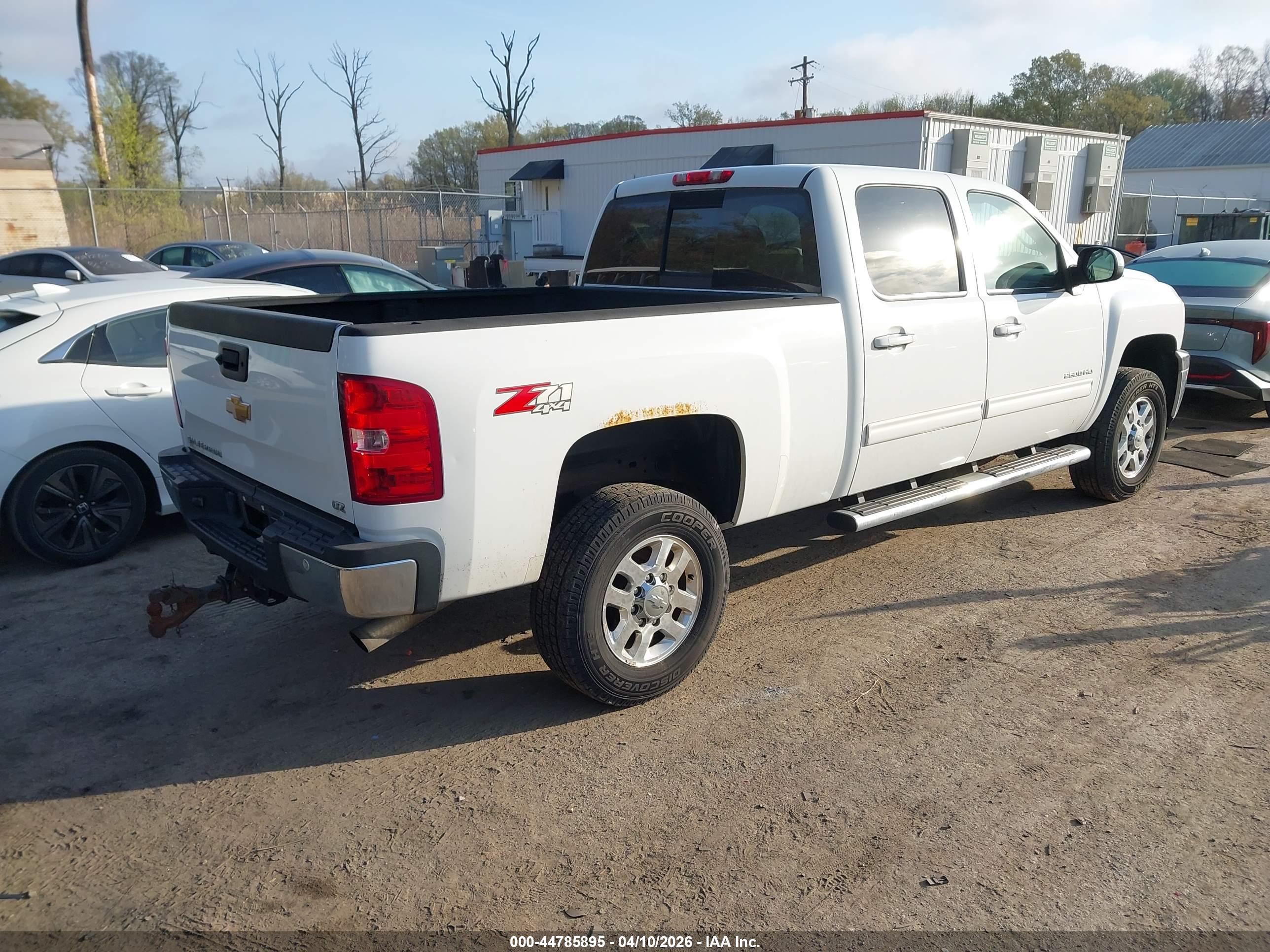 CHEVROLET SILVERADO image 4