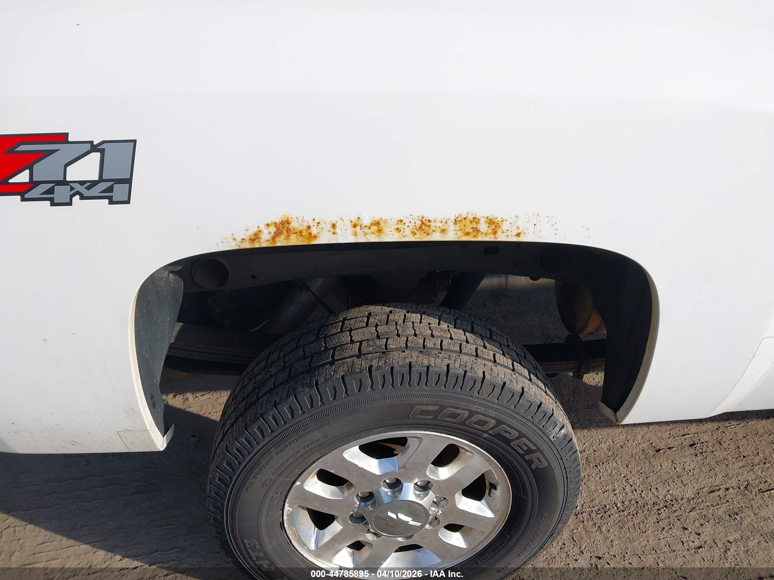 CHEVROLET SILVERADO image 6