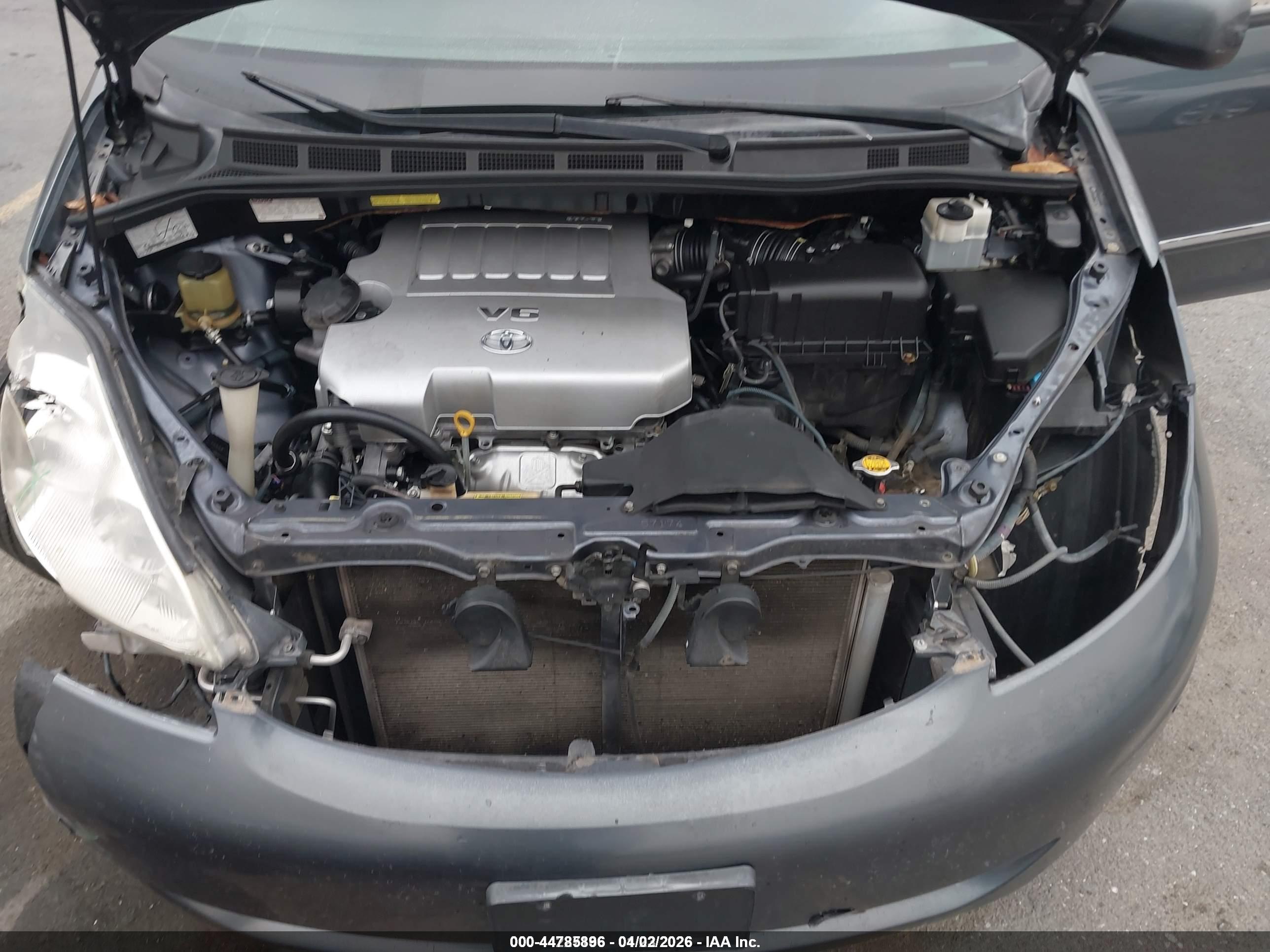 TOYOTA SIENNA image 10