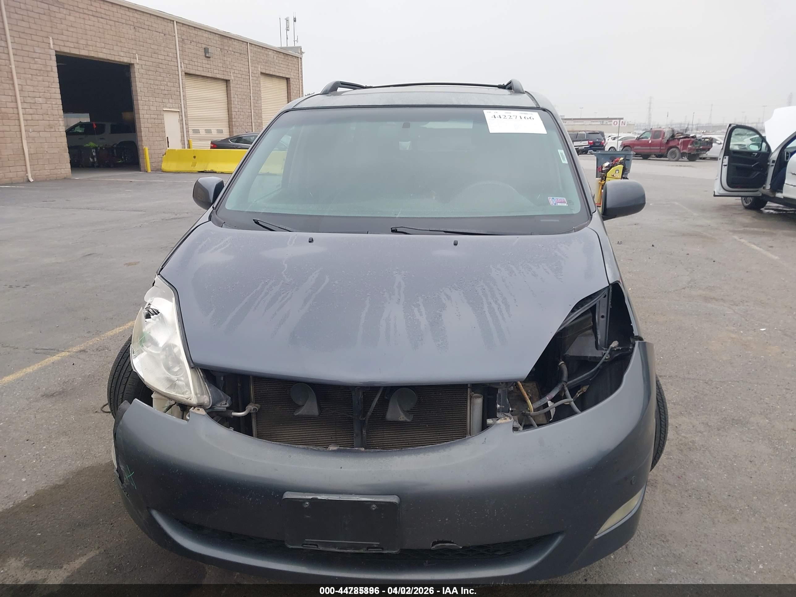 TOYOTA SIENNA image 6