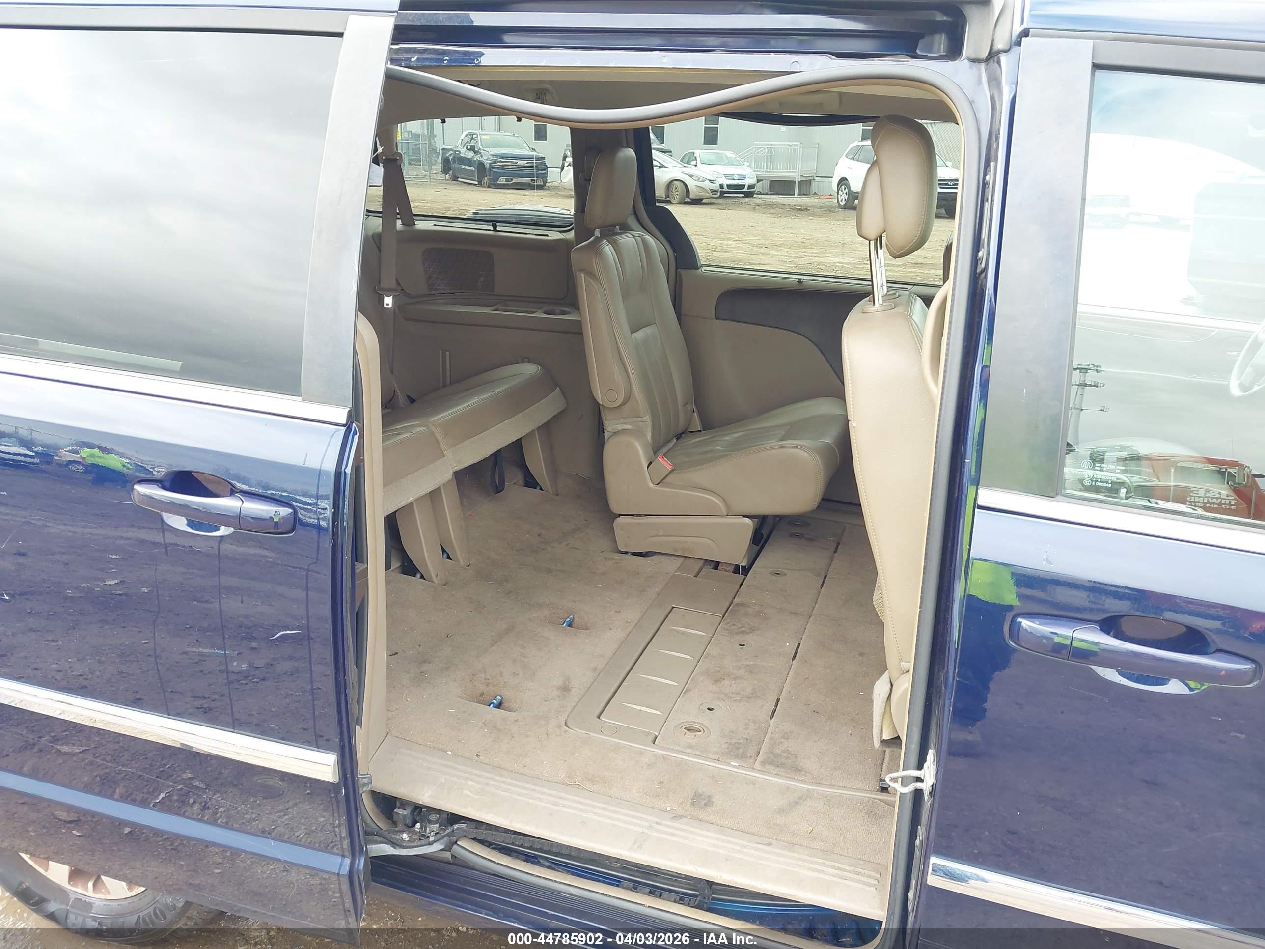 CHRYSLER TOWN image 8
