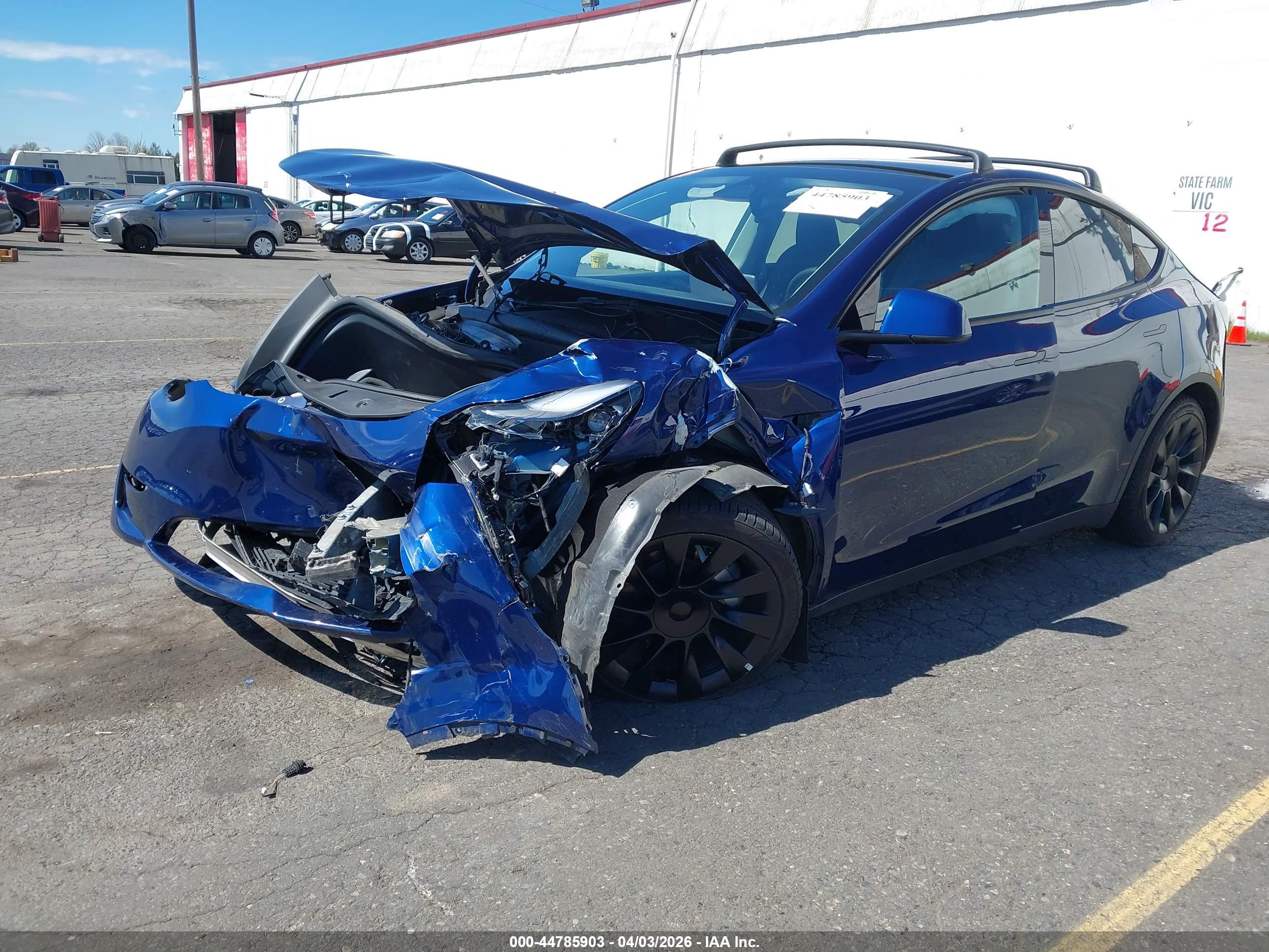 TESLA MODEL image 2
