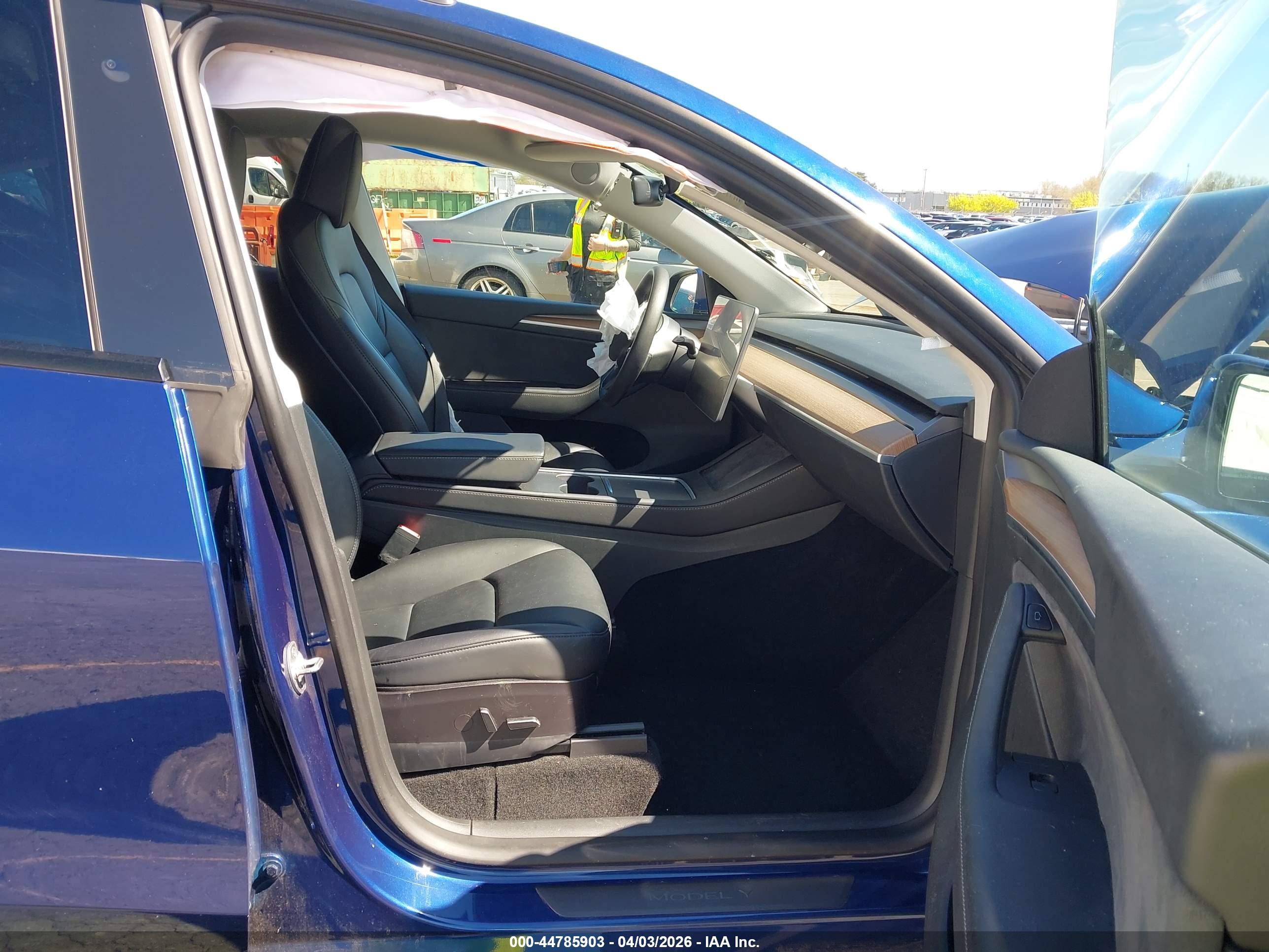 TESLA MODEL image 5